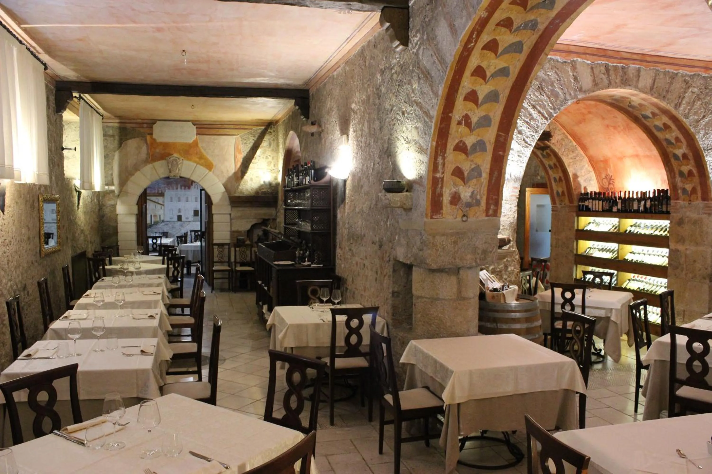 Restaurant/places to eat in Villa Cosilinum