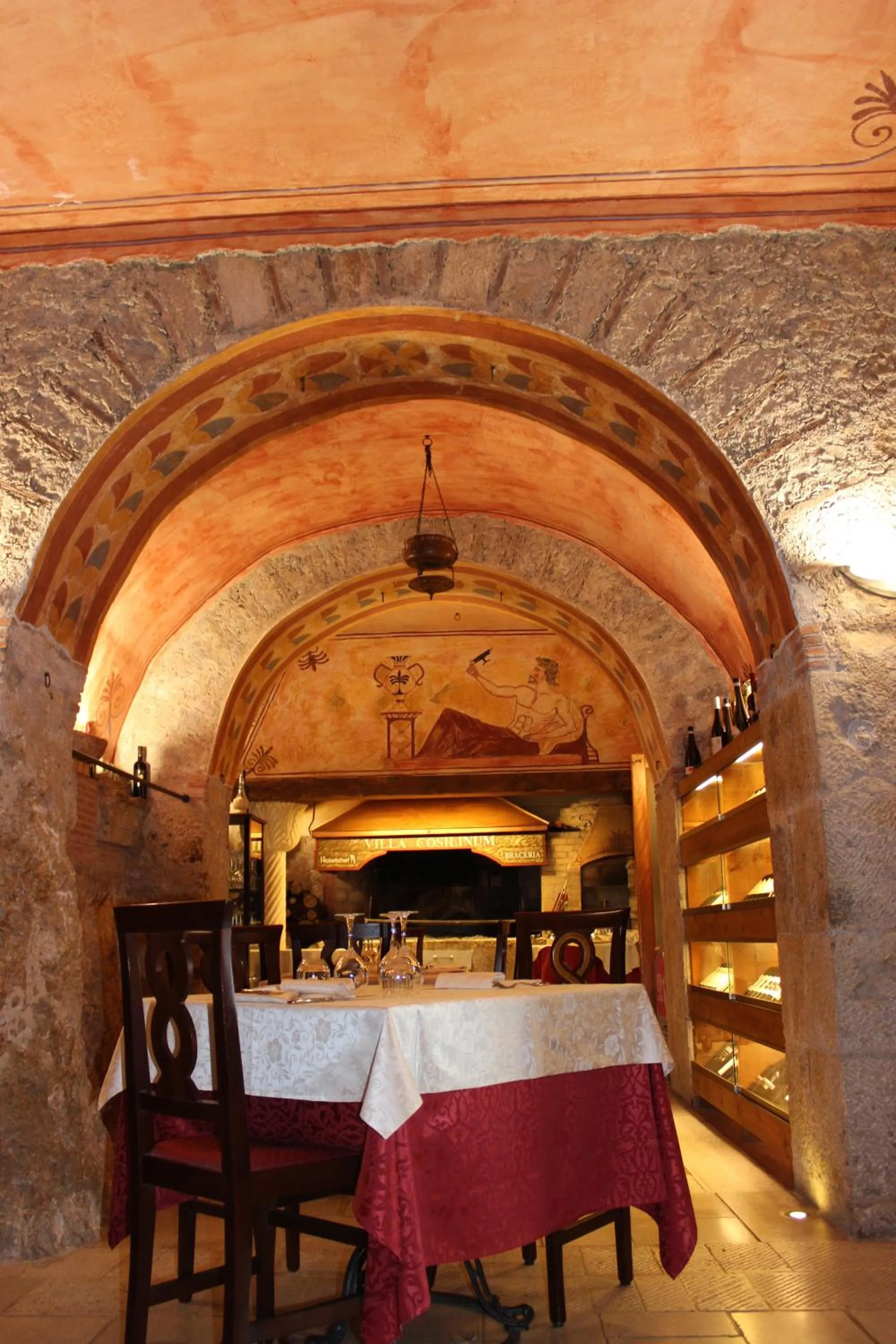 Restaurant/places to eat in Villa Cosilinum