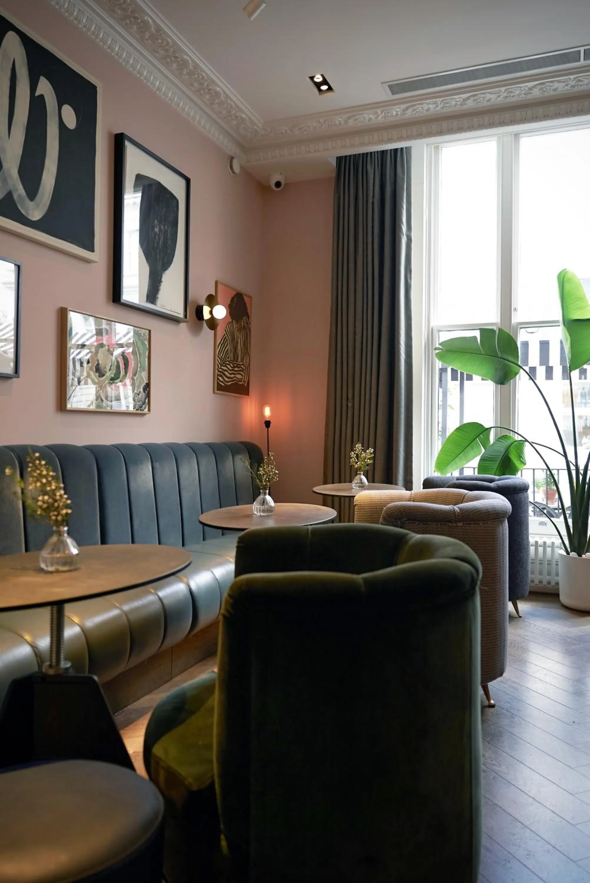 Seating area in The Laslett