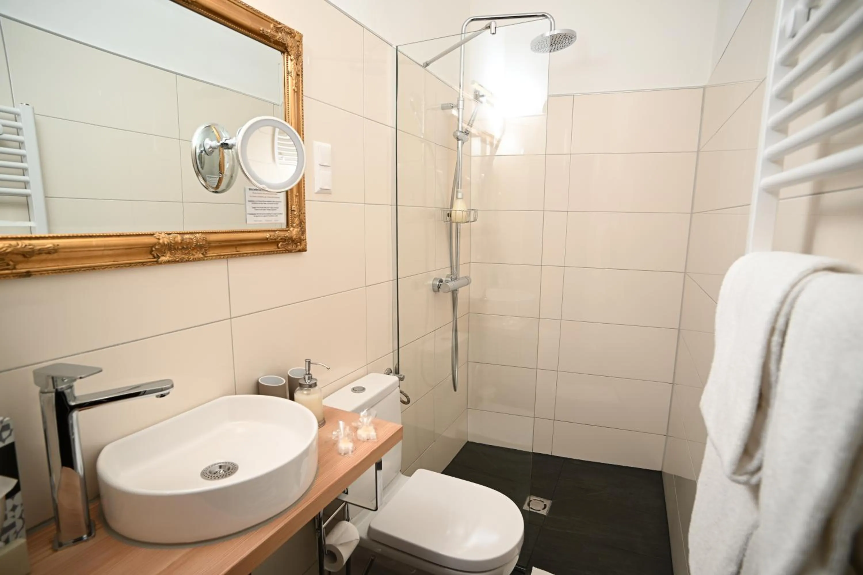 Bathroom in Boutique Hotel Goldenes Lamm Villach