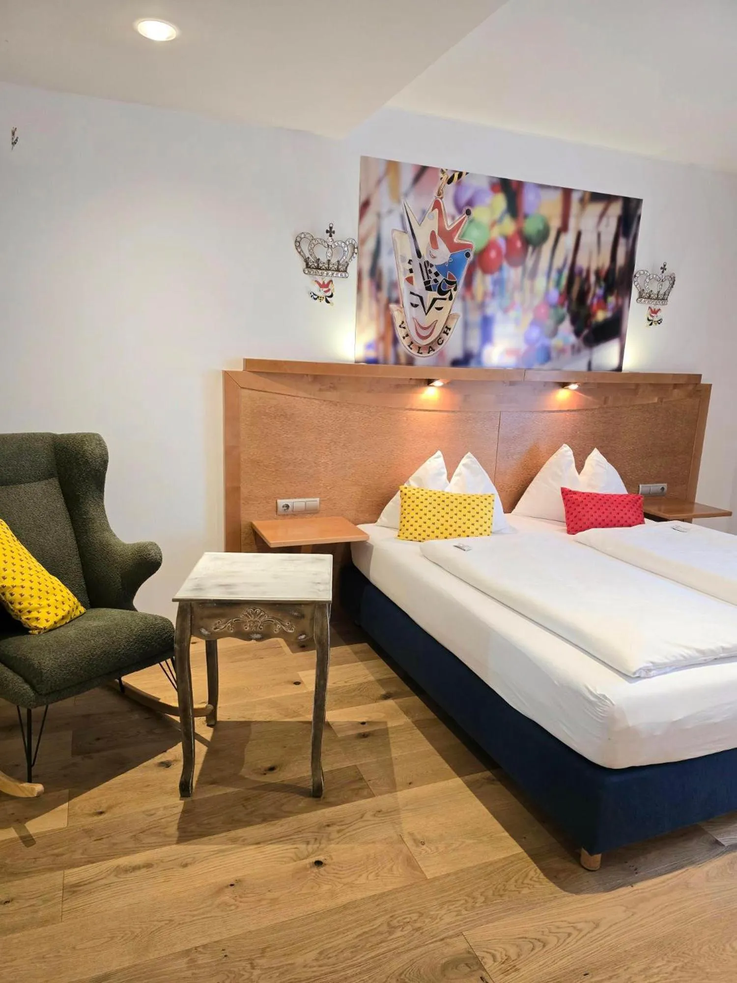 Photo of the whole room, Bed in Boutique Hotel Goldenes Lamm Villach