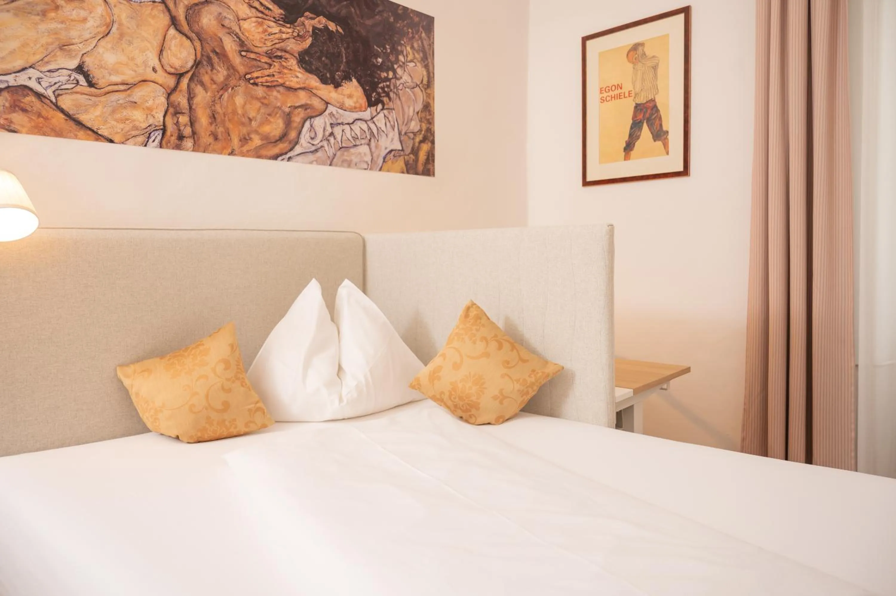 Photo of the whole room, Bed in Boutique Hotel Goldenes Lamm Villach