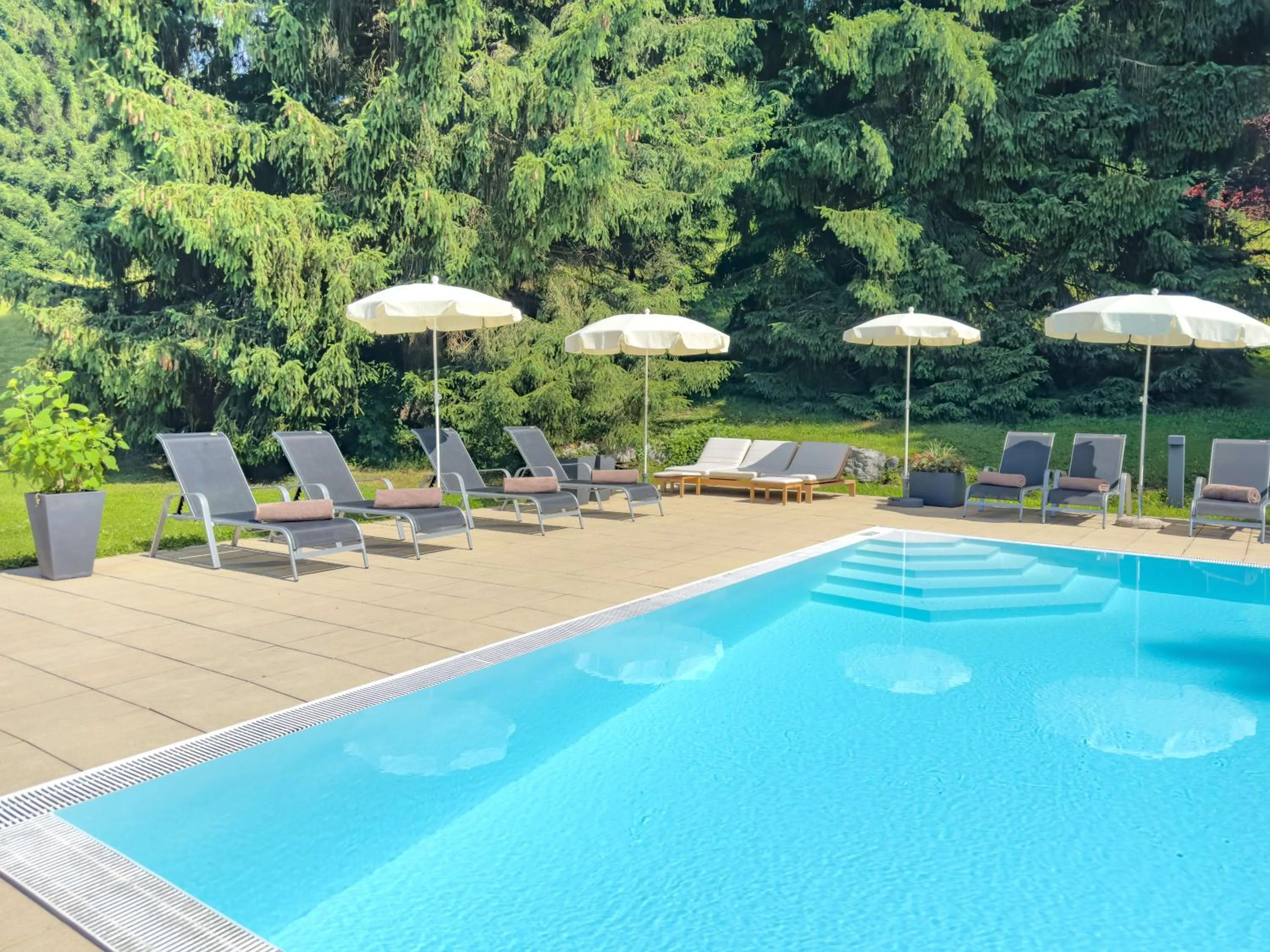 Summer in Romantik Hotel Die Gersberg Alm mit Panoramablick auf Salzburg