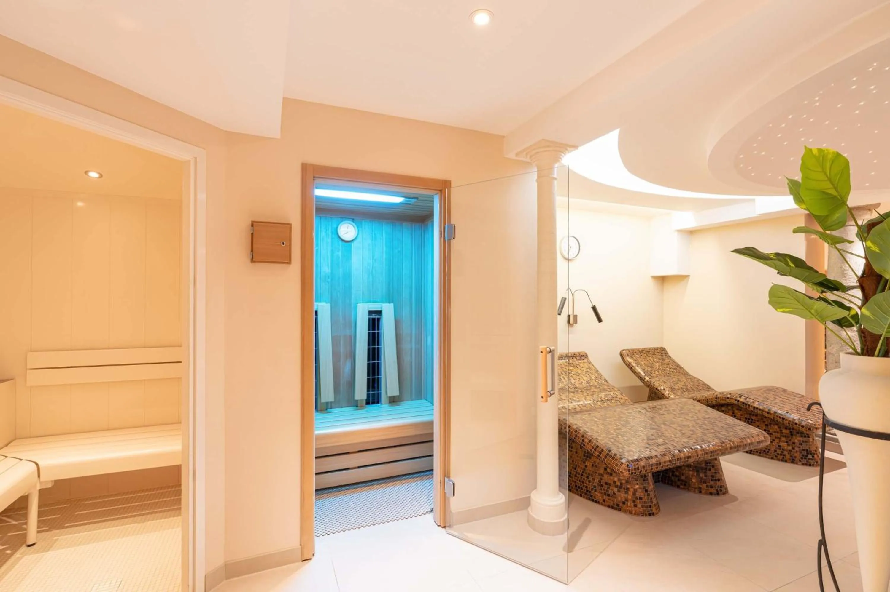 Sauna in Romantik Hotel Die Gersberg Alm mit Panoramablick auf Salzburg