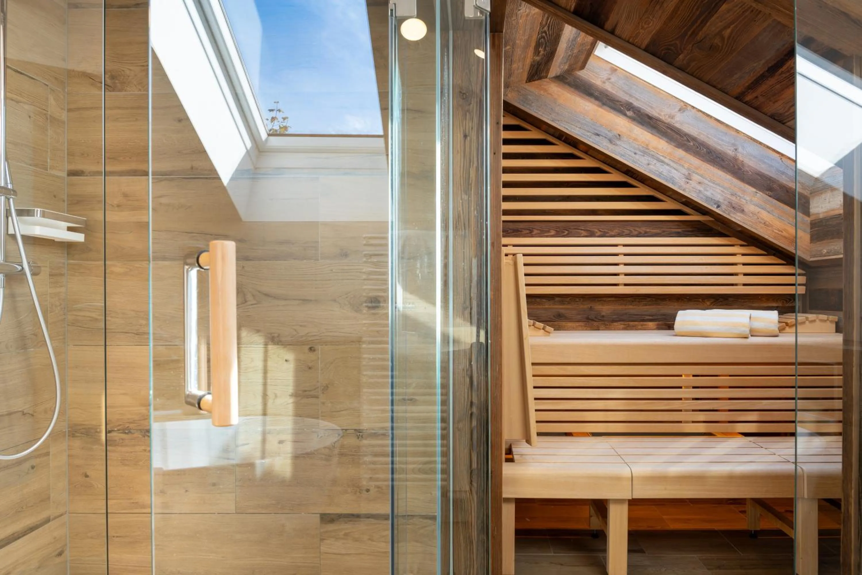 Shower in Romantik Hotel Die Gersberg Alm mit Panoramablick auf Salzburg