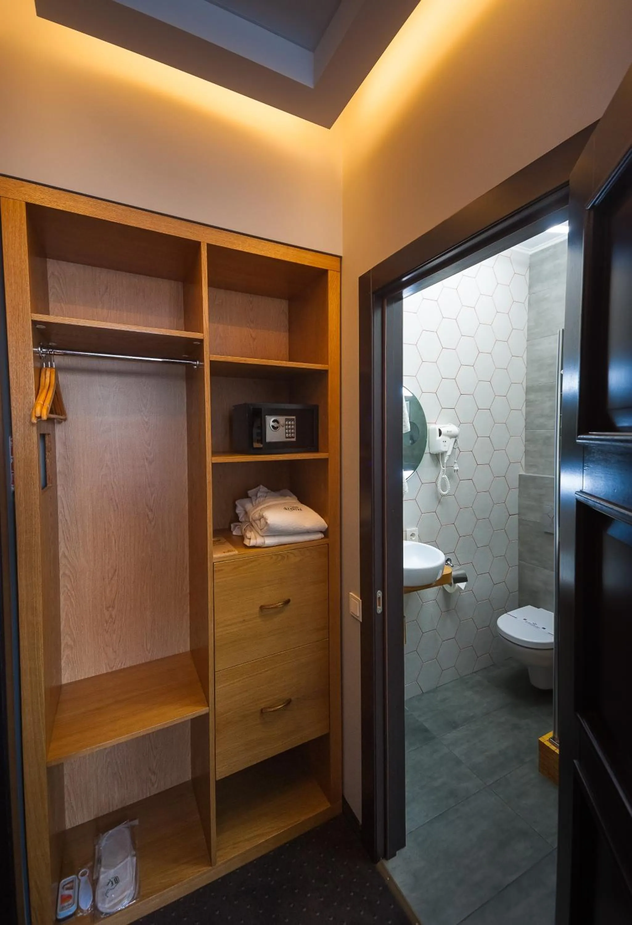 Shower in Beehive Hotel