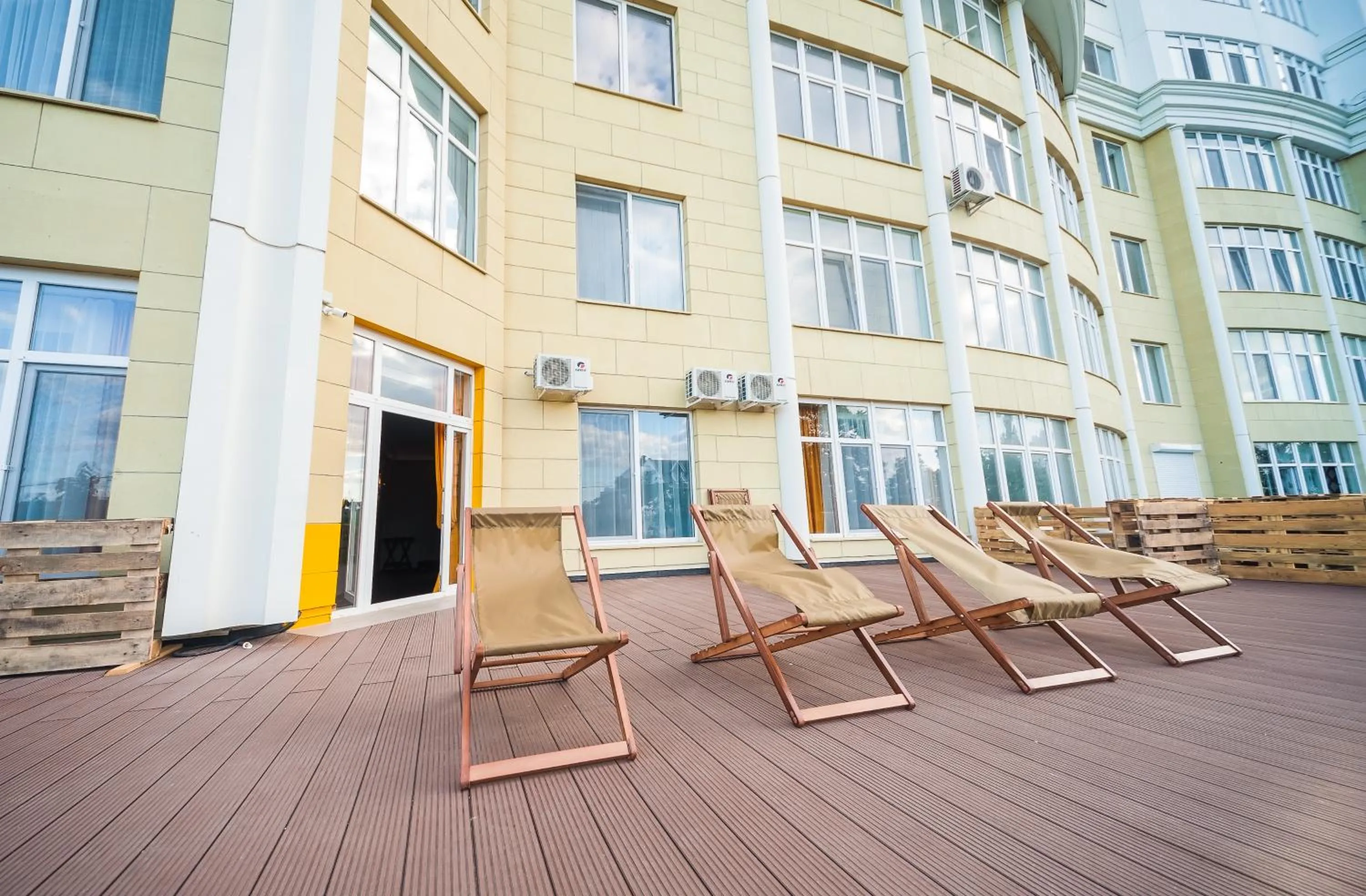 Facade/entrance in Beehive Hotel