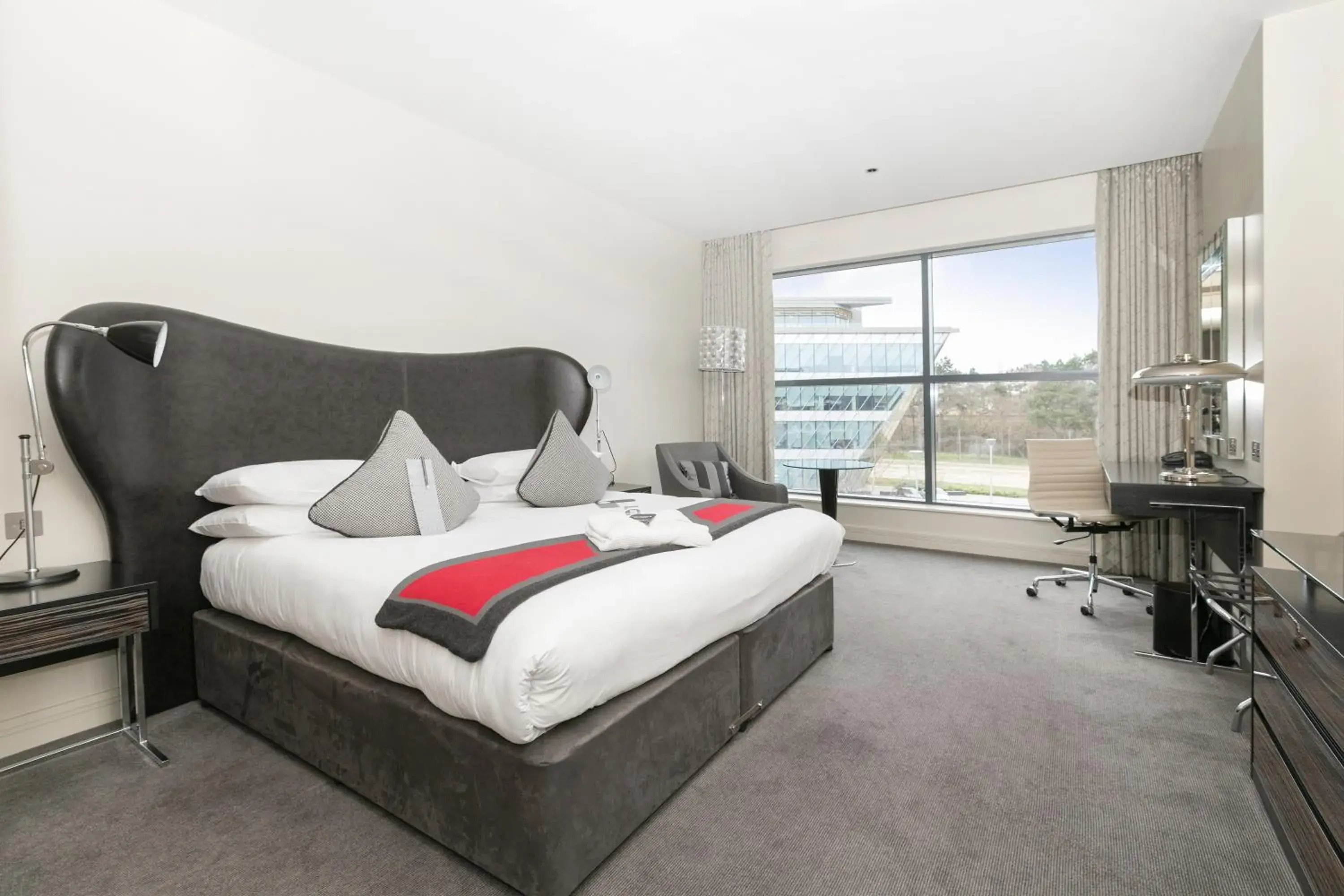 Quiet street view, Bed in Brooklands Hotel & Spa Quiet street view, Bed in Brooklands Hotel & Spa