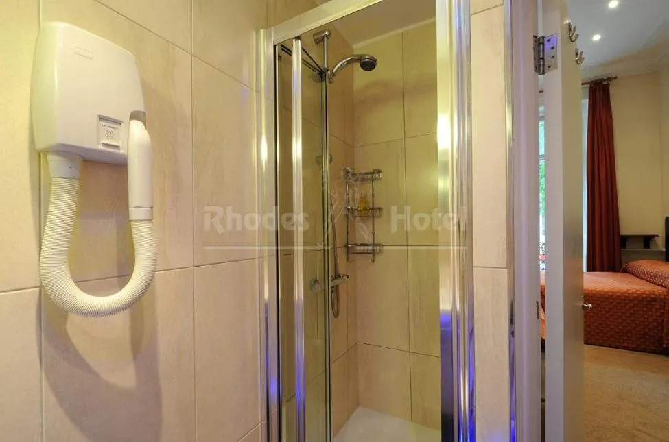 Bathroom, Bed in Rhodes Hotel