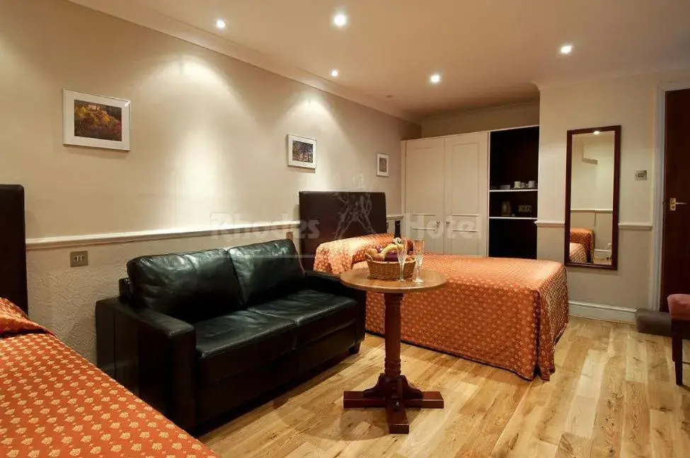 Quadruple Room in Rhodes Hotel Quadruple Room in Rhodes Hotel