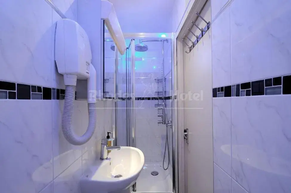 Bathroom in Rhodes Hotel Bathroom in Rhodes Hotel