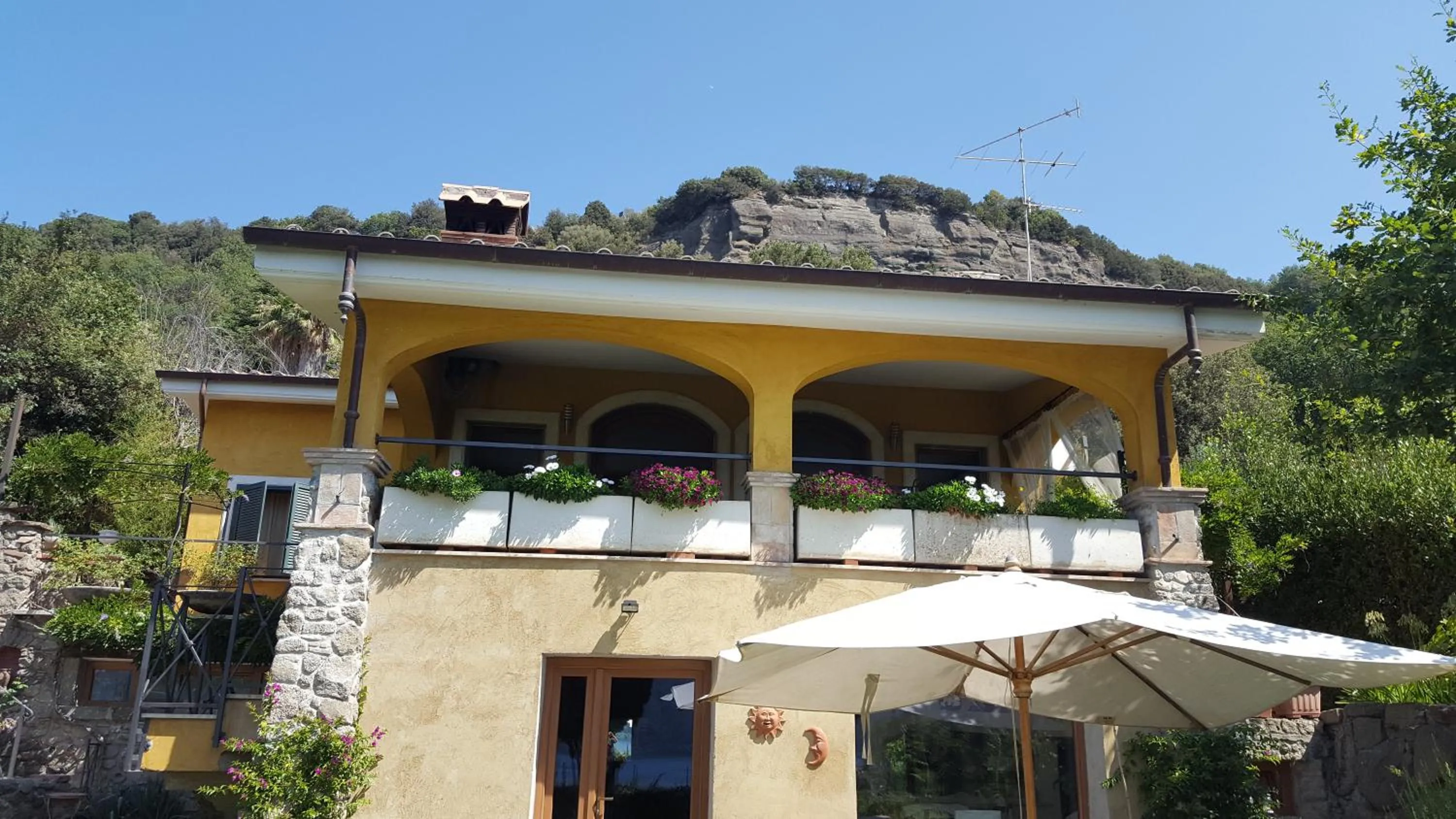 Property building in Il Nido del Falco