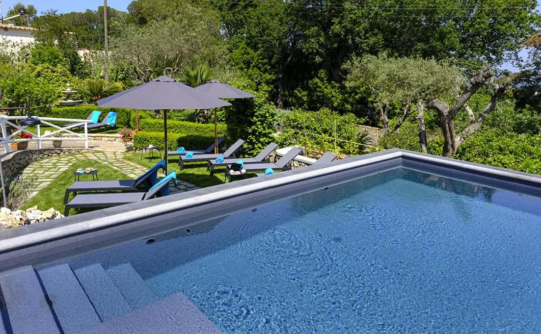 Swimming pool in Relais Villa Anna