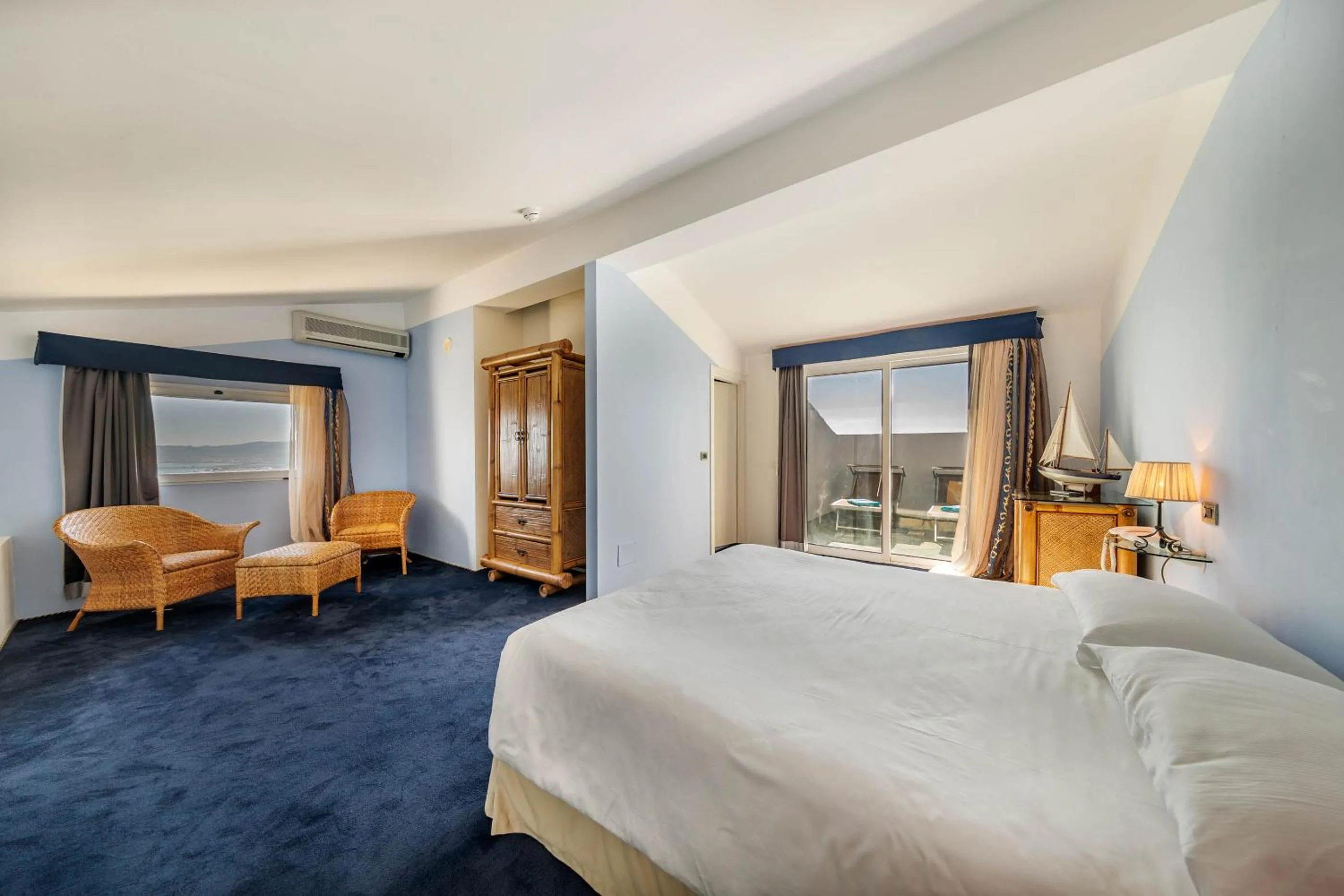 Bedroom, Bed in Hotel Luna Lughente