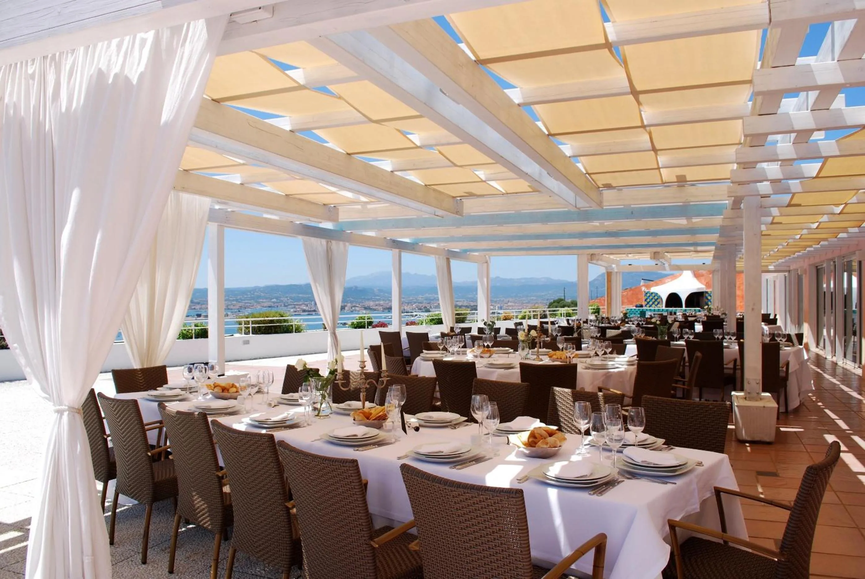 Restaurant/places to eat in Hotel Luna Lughente
