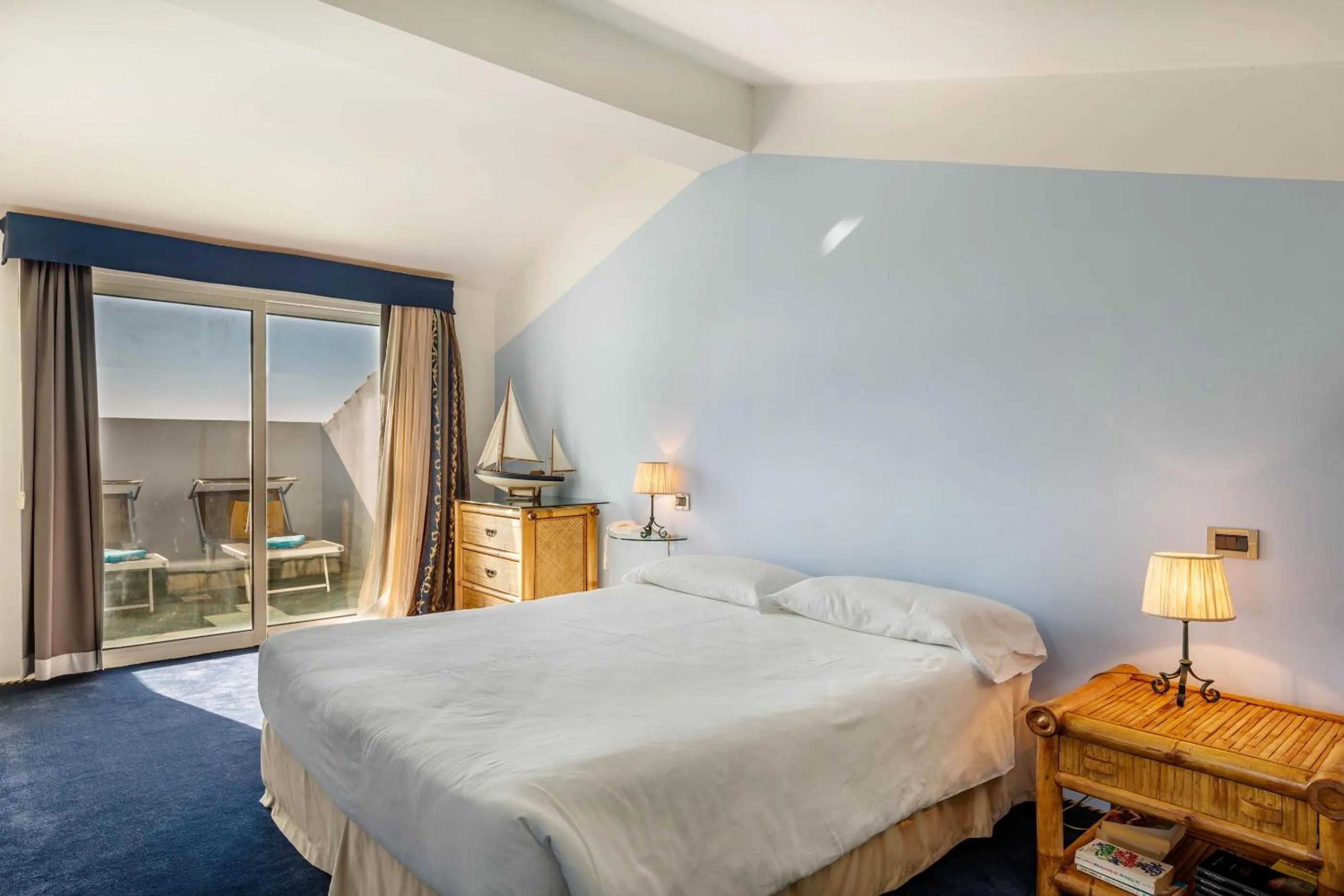 Bedroom, Bed in Hotel Luna Lughente