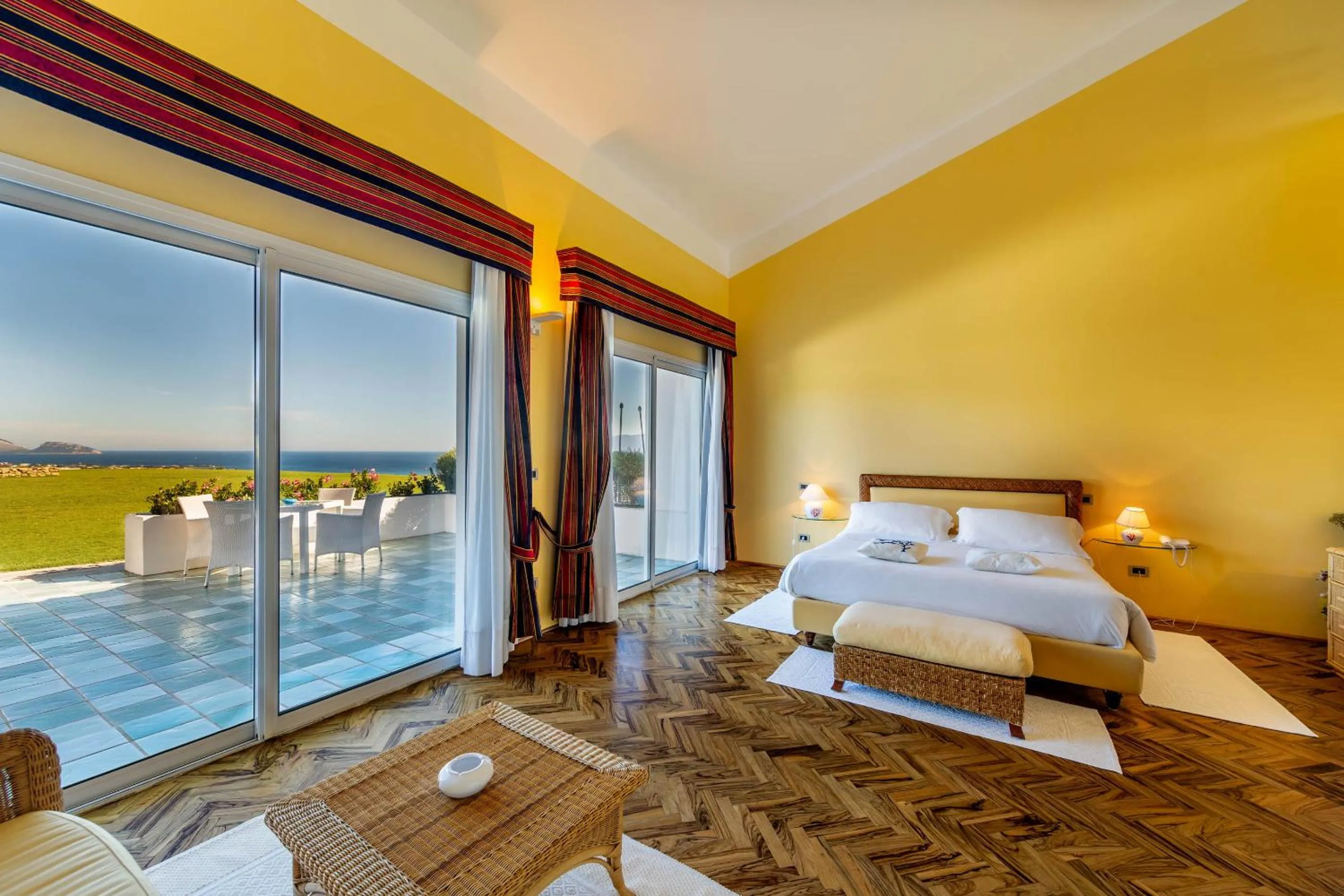 Bedroom, Bed in Hotel Luna Lughente