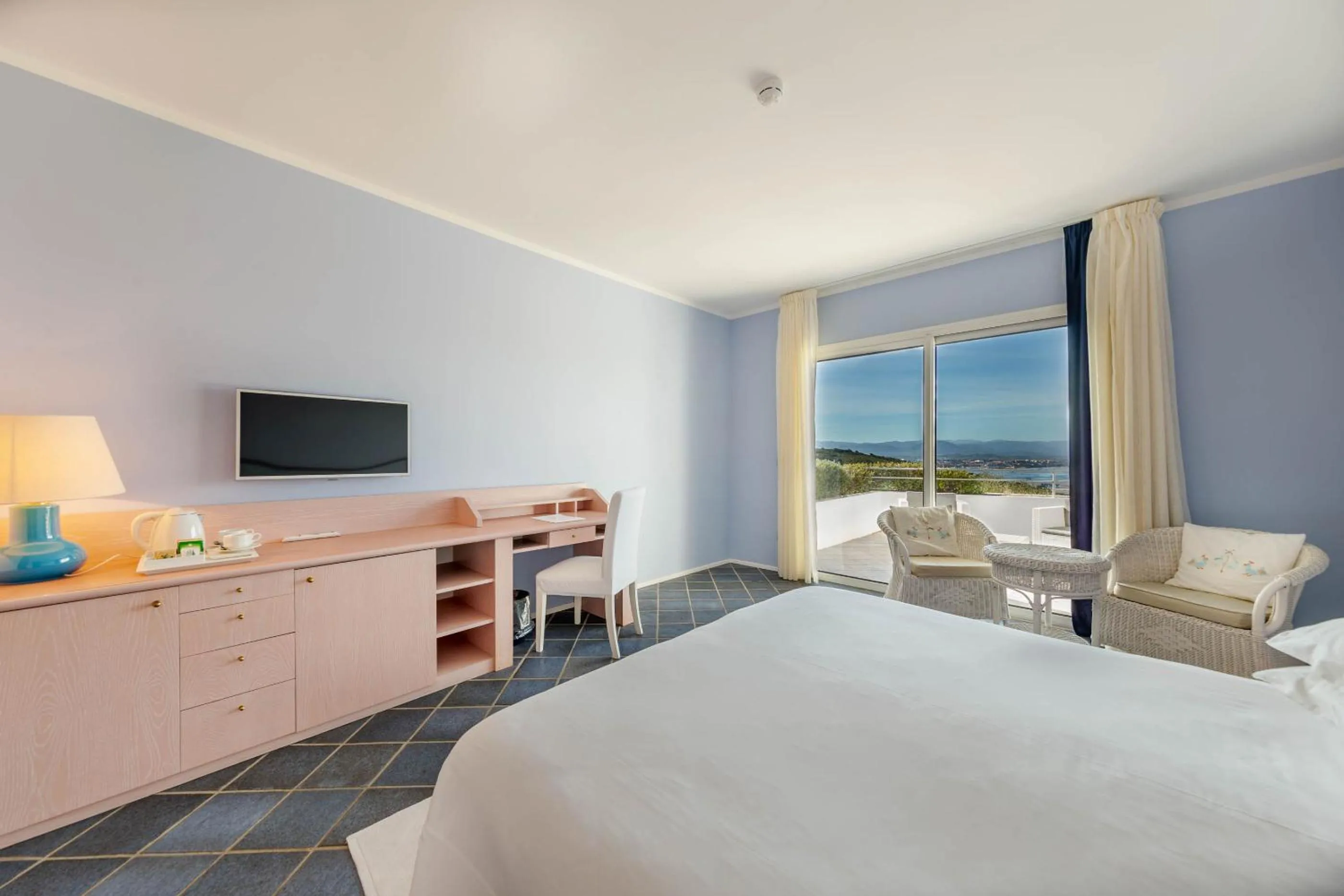 Bedroom, Bed in Hotel Luna Lughente