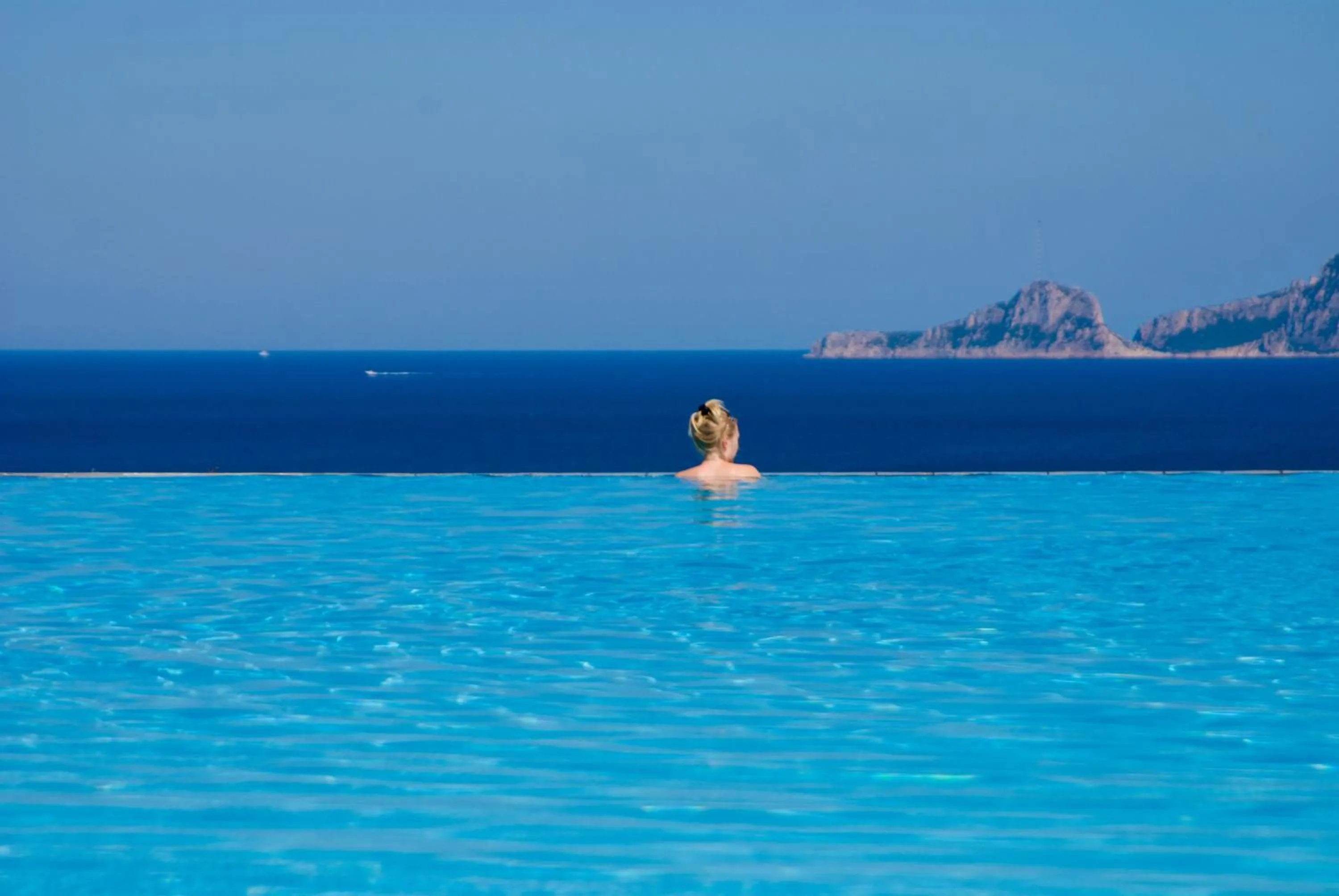 Swimming pool in Hotel Luna Lughente