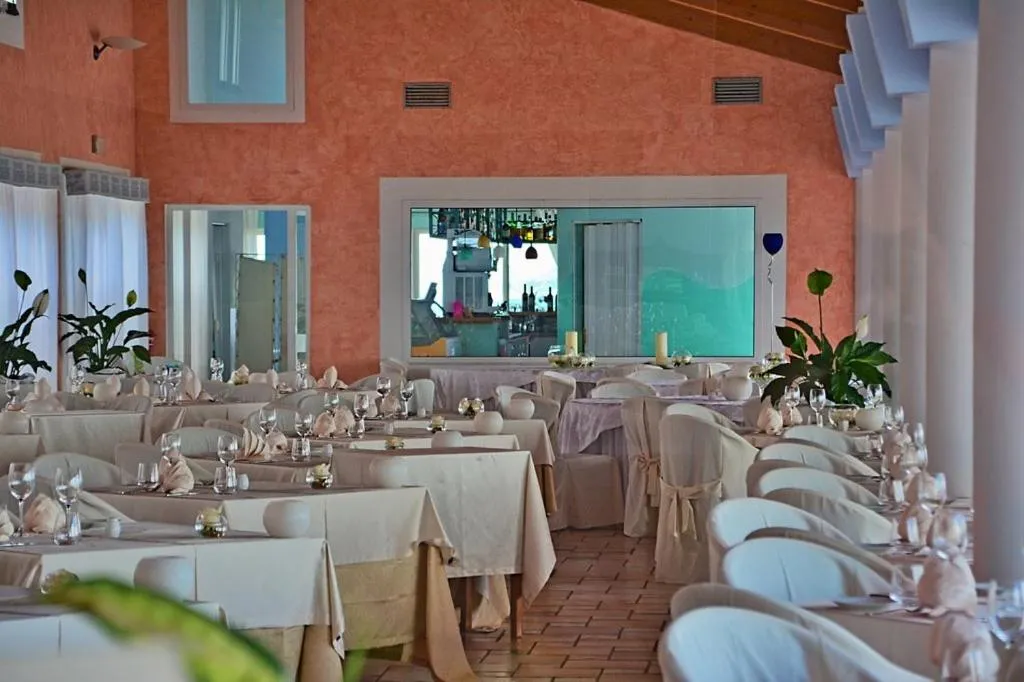 Restaurant/places to eat in Hotel Luna Lughente