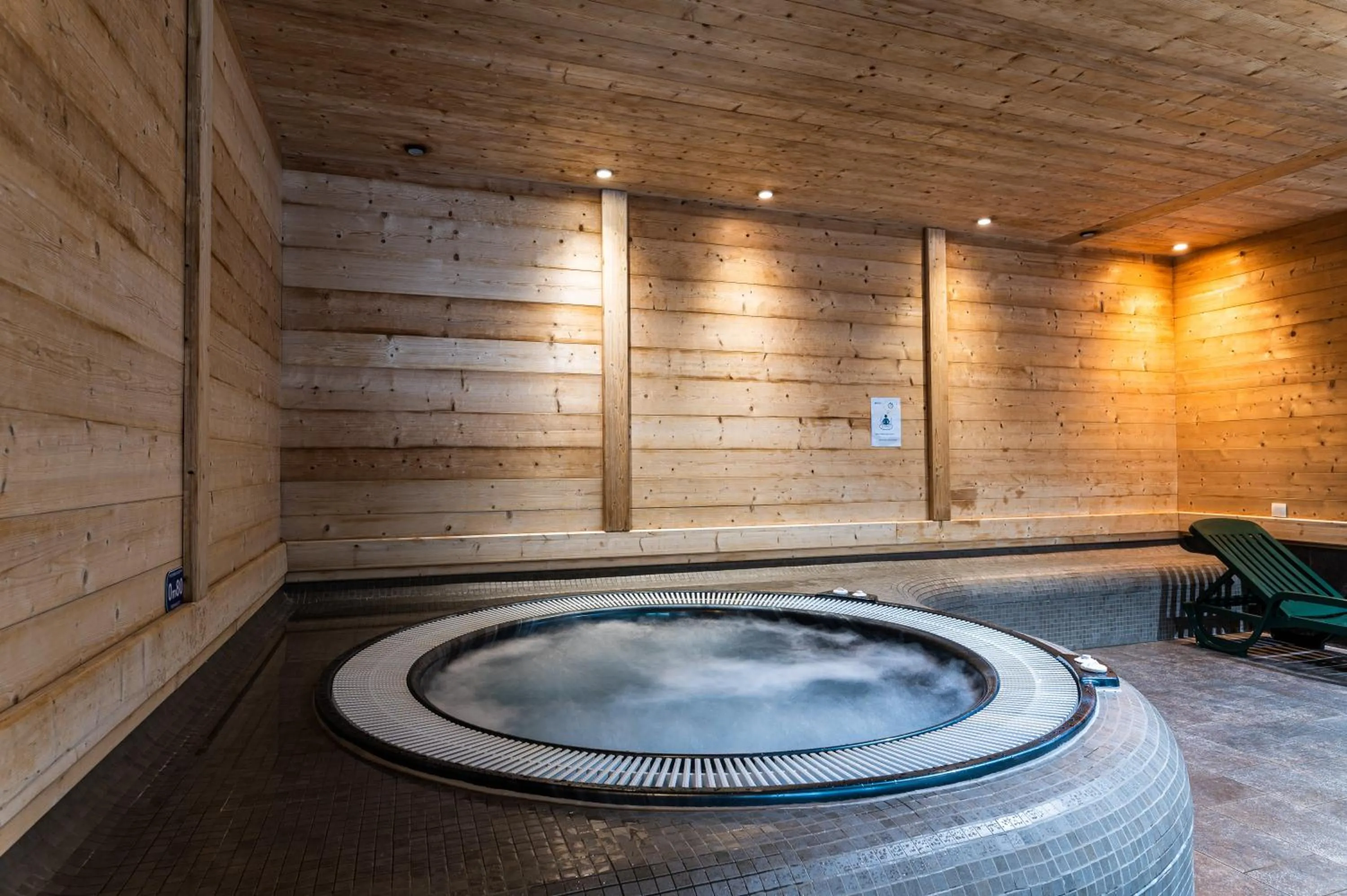 Hot Tub in Lagrange Vacances Les Hauts de Comborcière