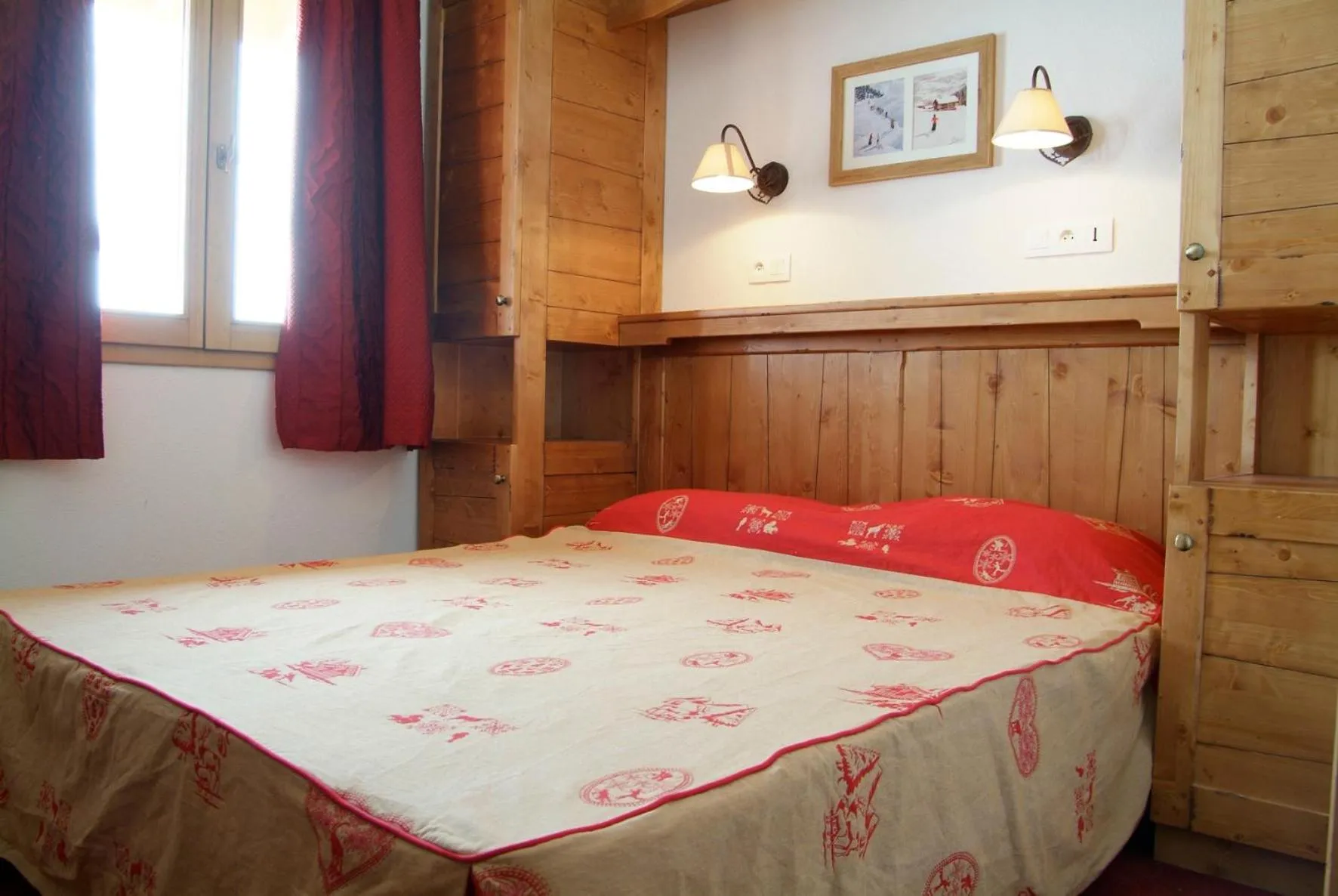 Bedroom, Bed in Lagrange Vacances Les Hauts de Comborcière