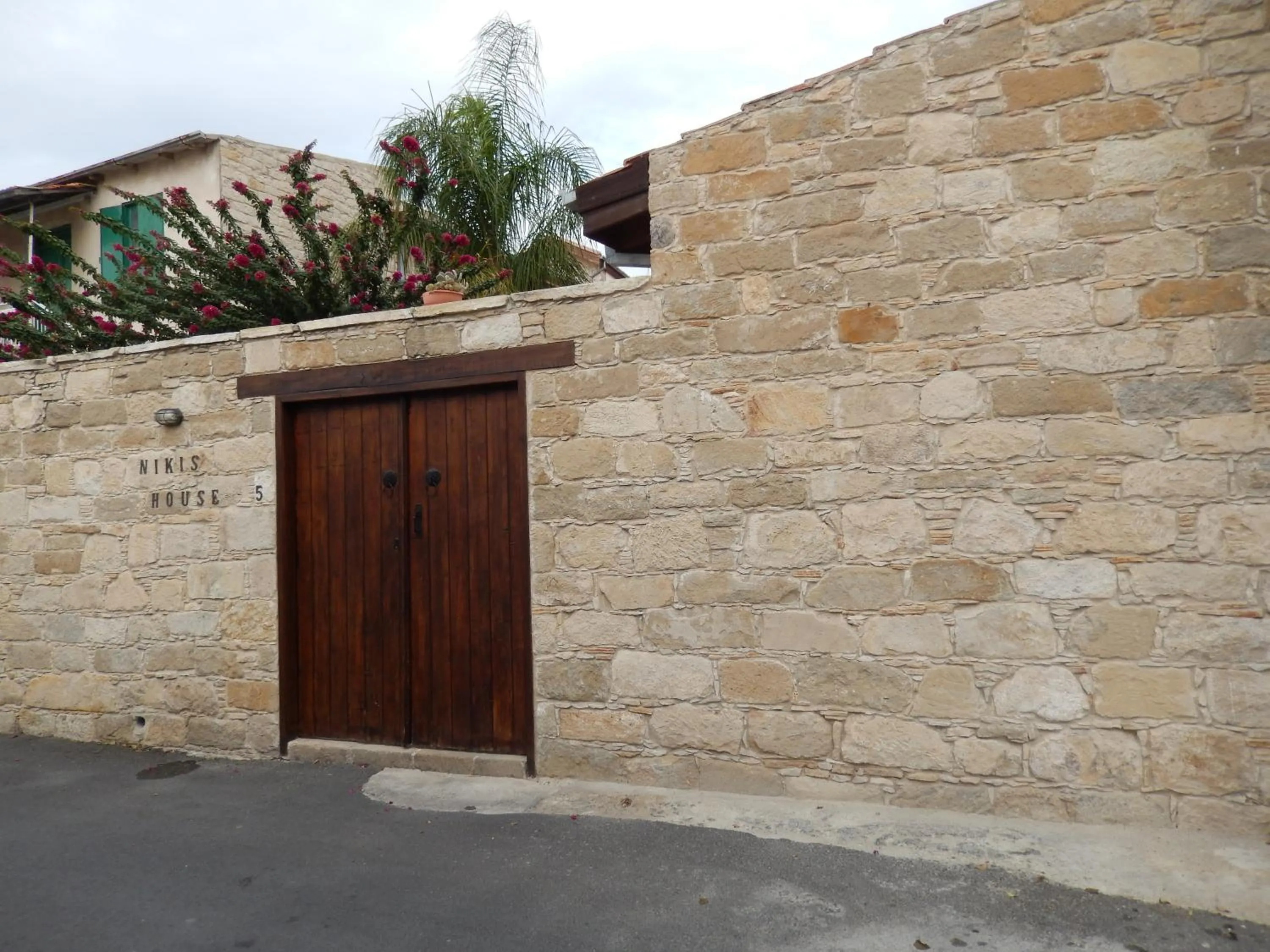 Facade/entrance in Niki's House