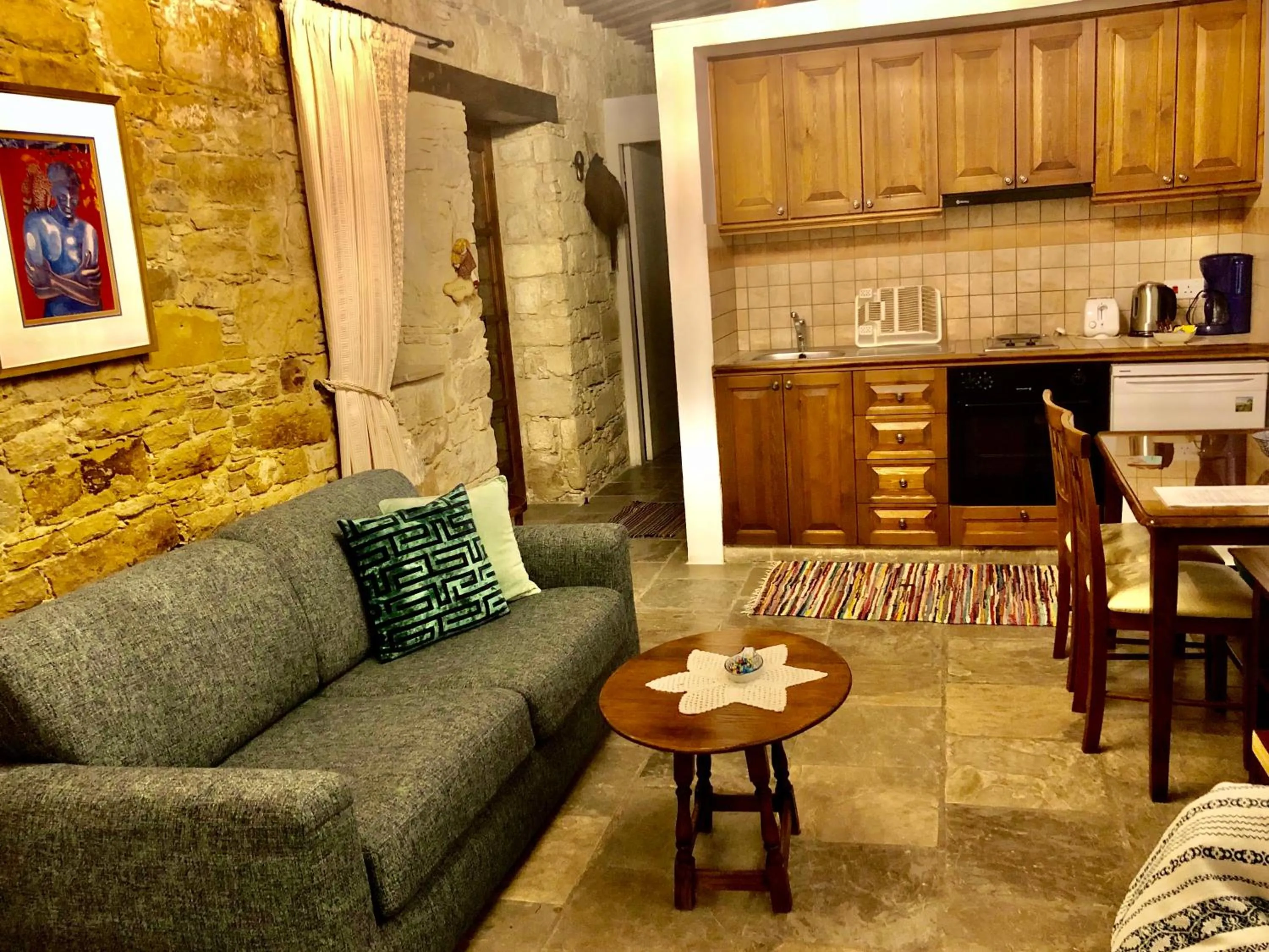 Photo of the whole room in Niki's House