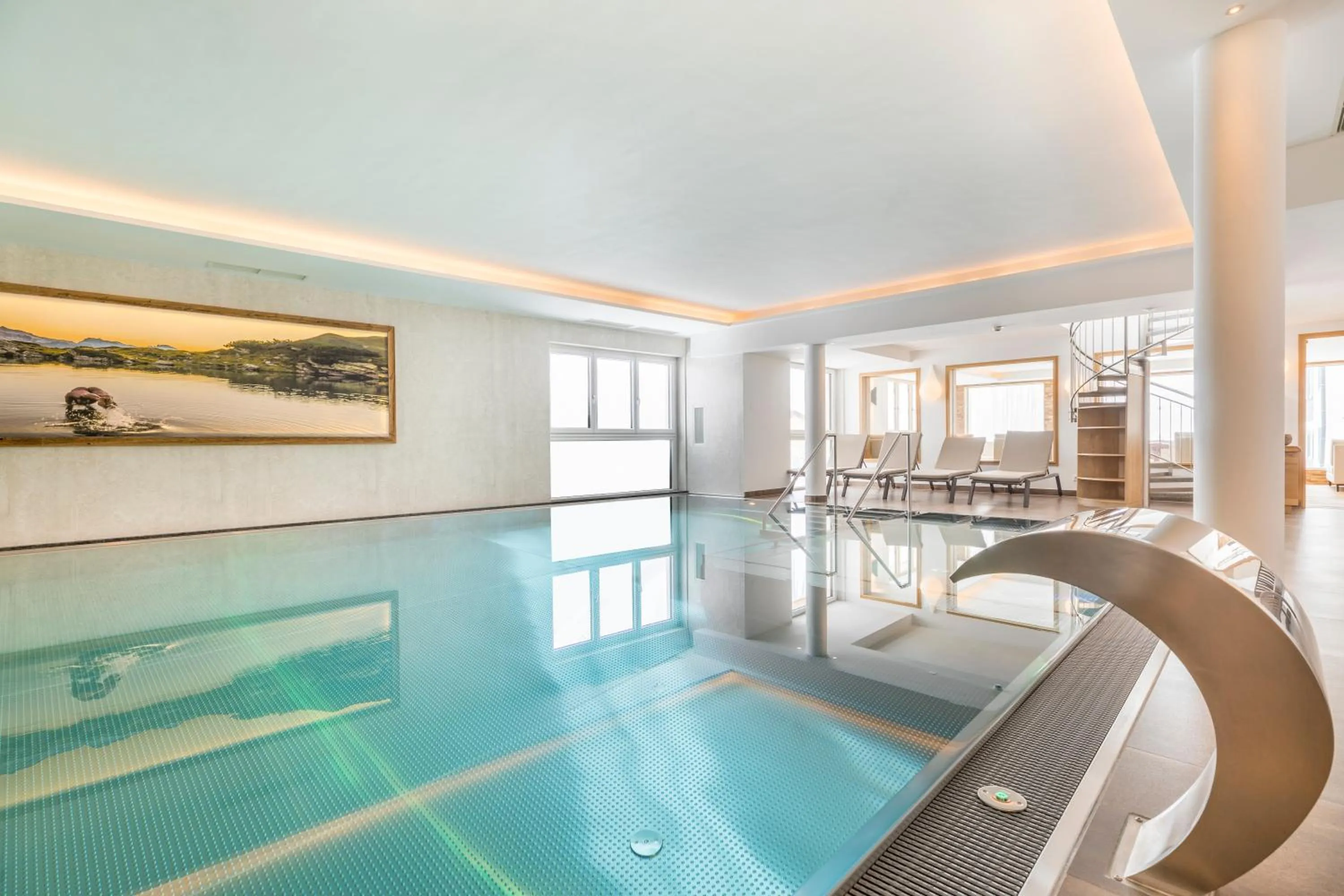 Swimming pool in Hotel Alpenland