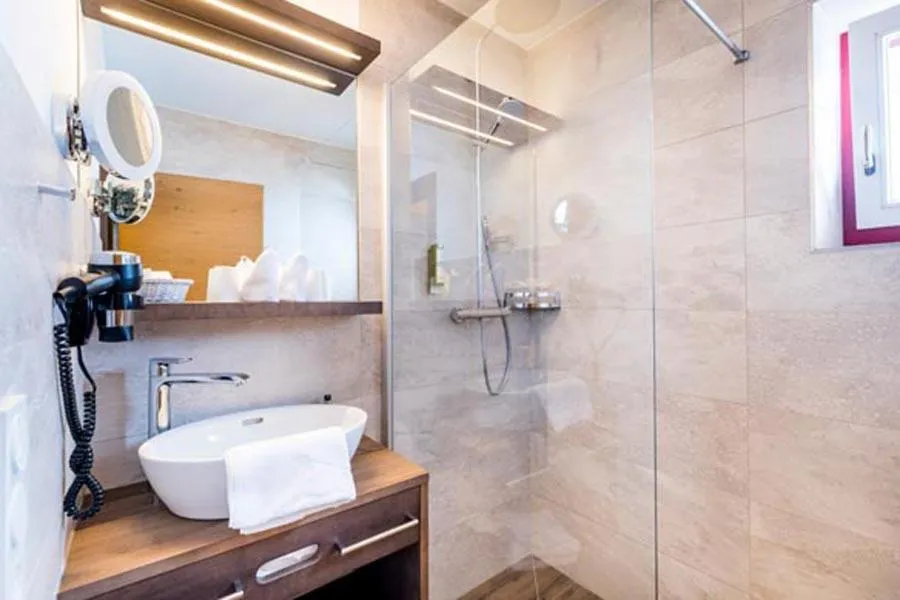 Bathroom in Hotel Alpenland