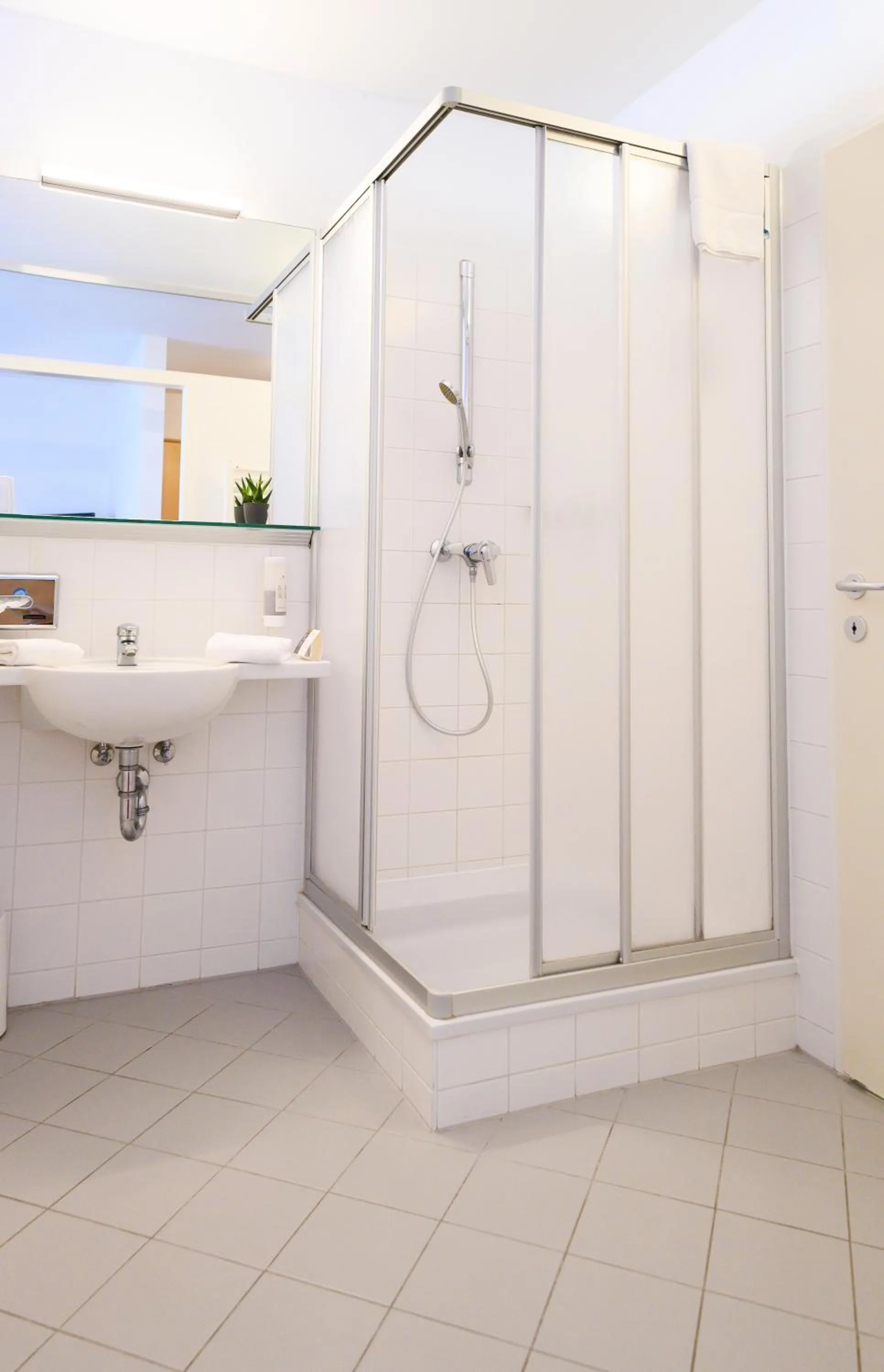 Shower in Thermenhof Lutzmannsburg - Inklusive Thermeneintritt am An- oder Abreisetag