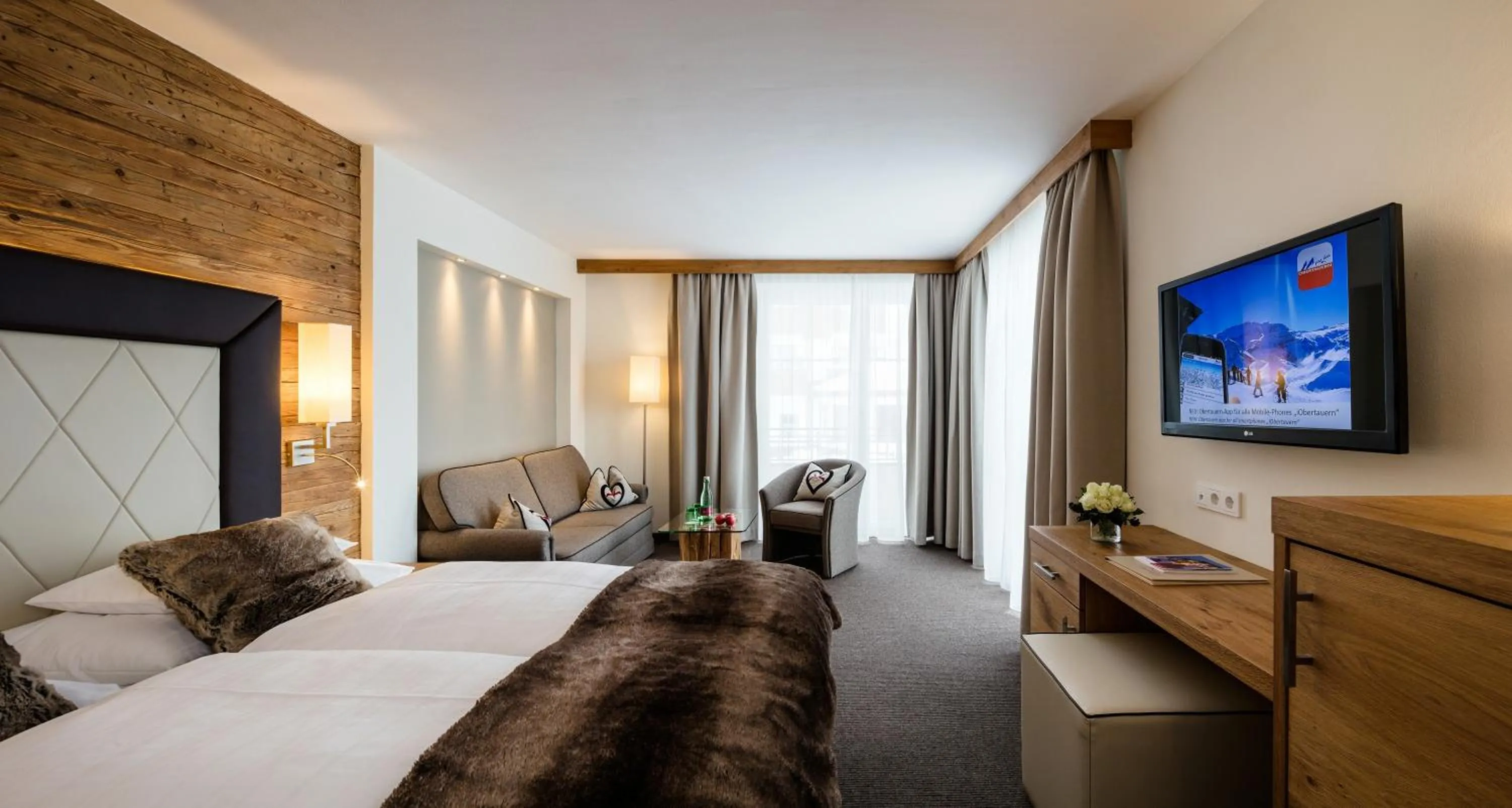 Photo of the whole room, Bed in Superior Hotel Panorama