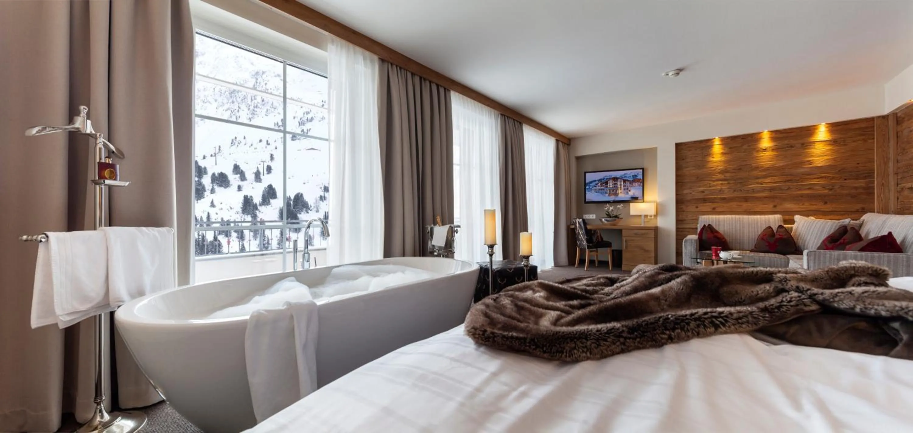 Photo of the whole room, Bed in Superior Hotel Panorama