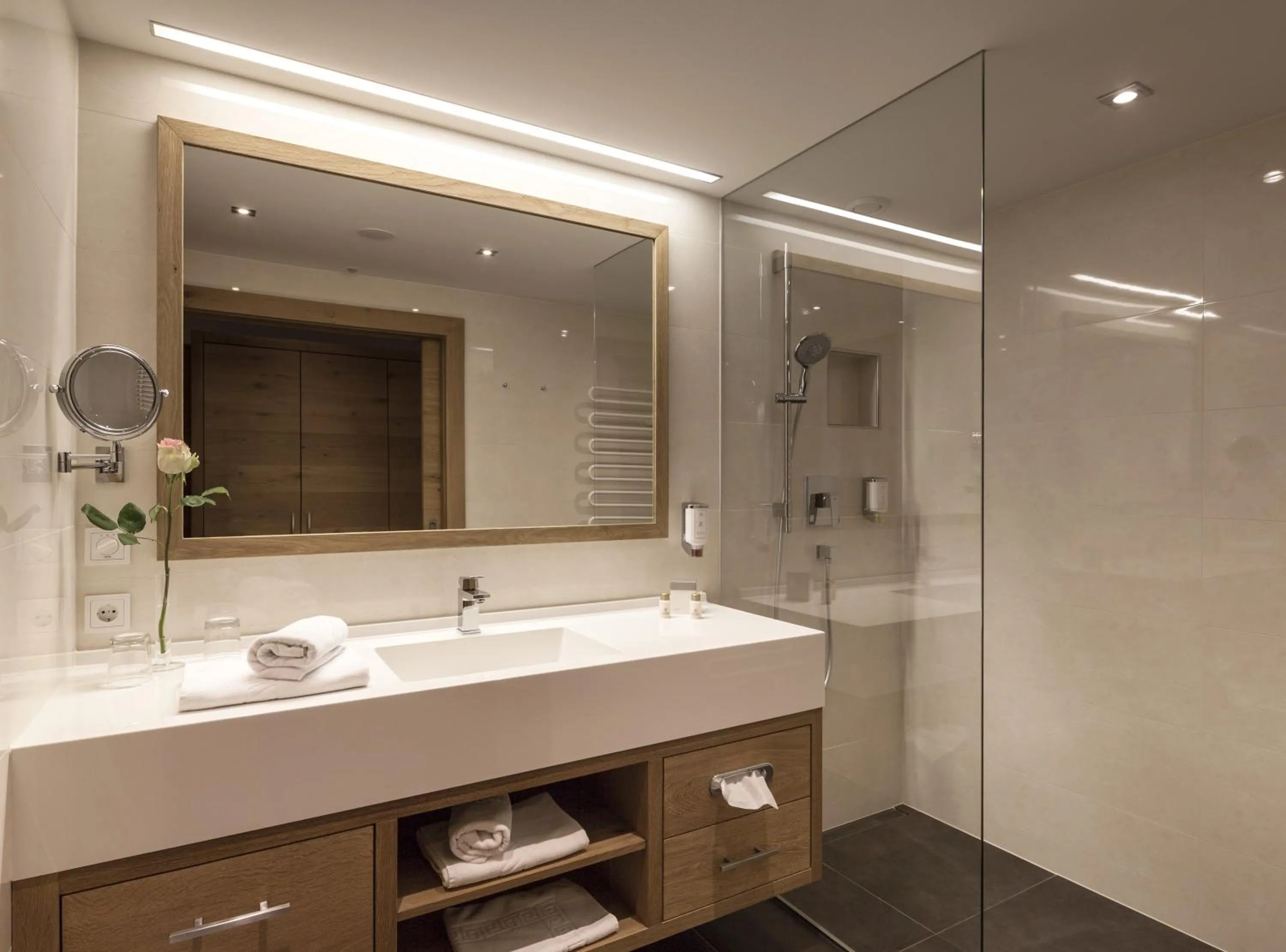 Shower in Superior Hotel Panorama