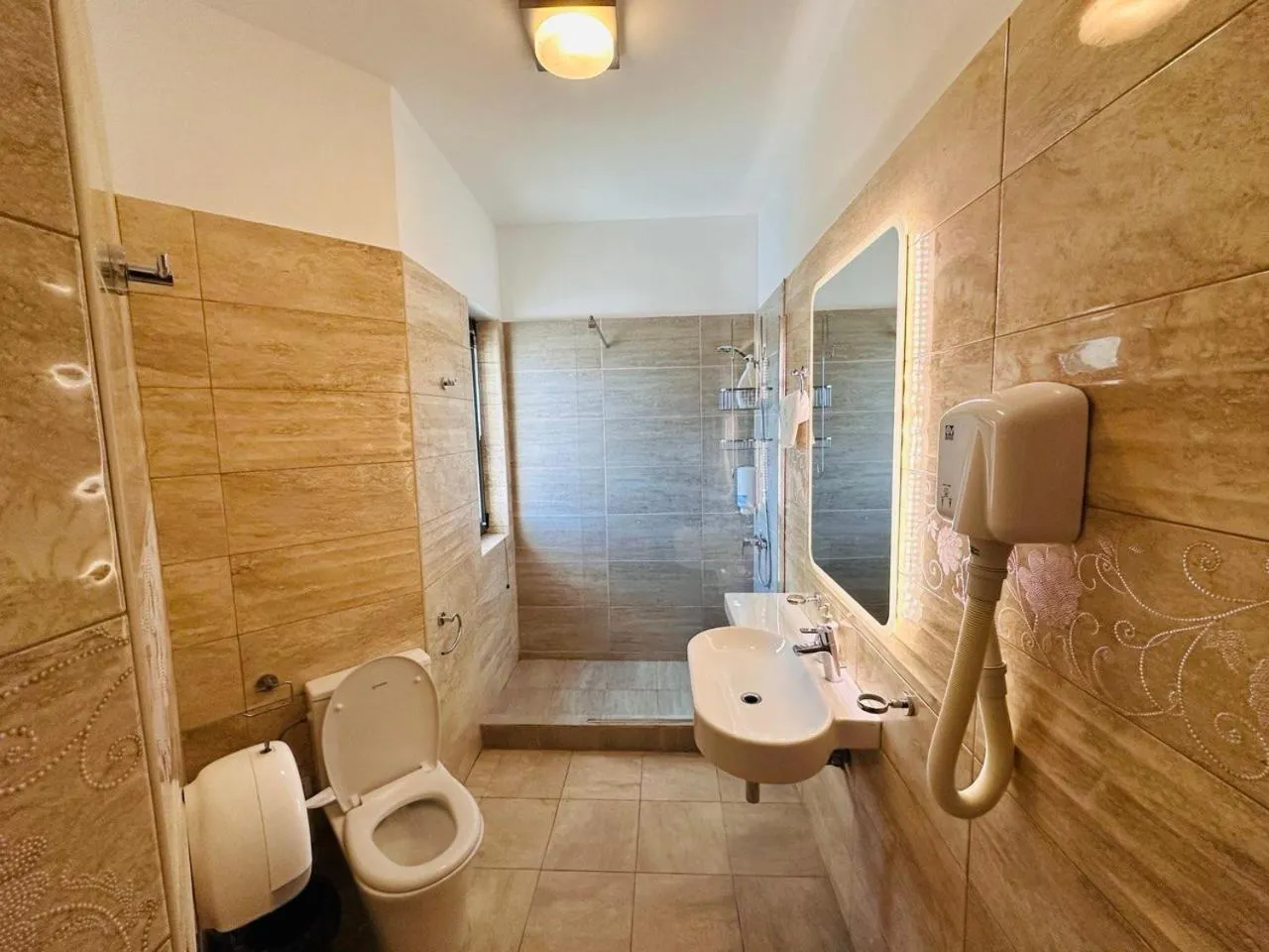 Shower in Riviera Studios