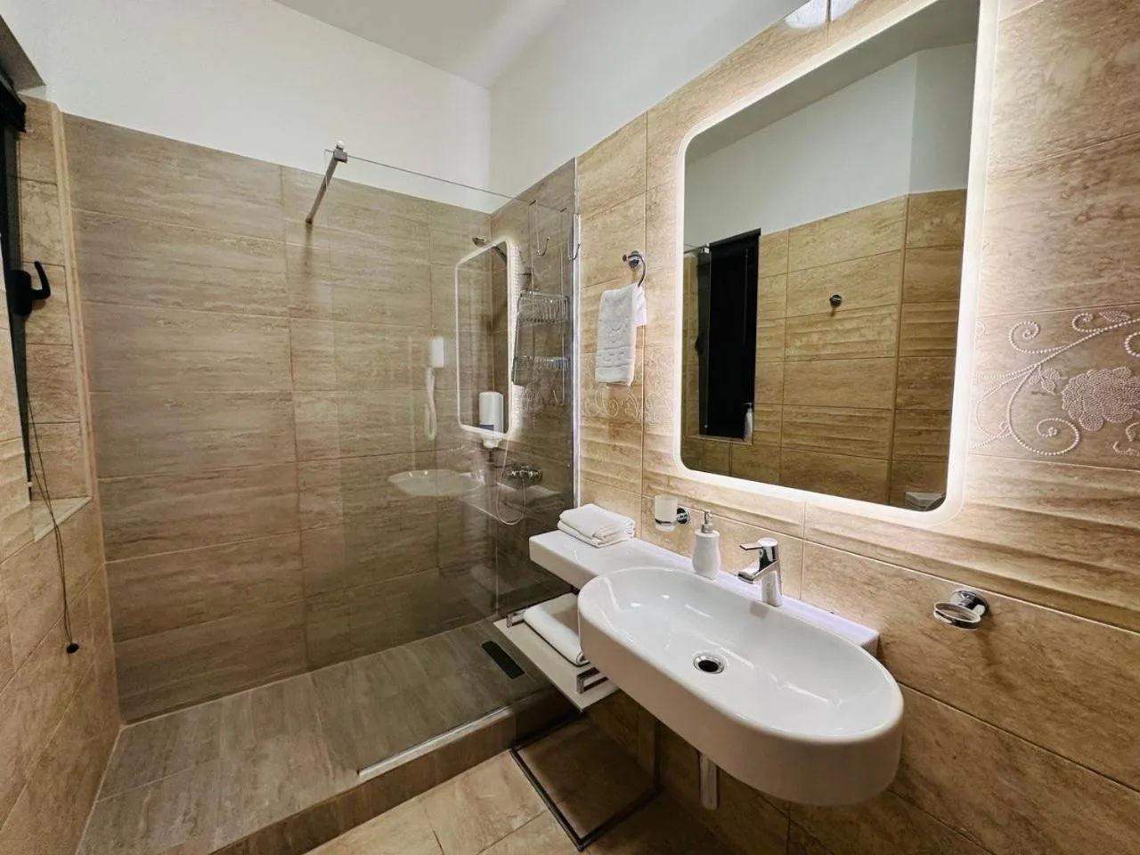 Shower in Riviera Studios