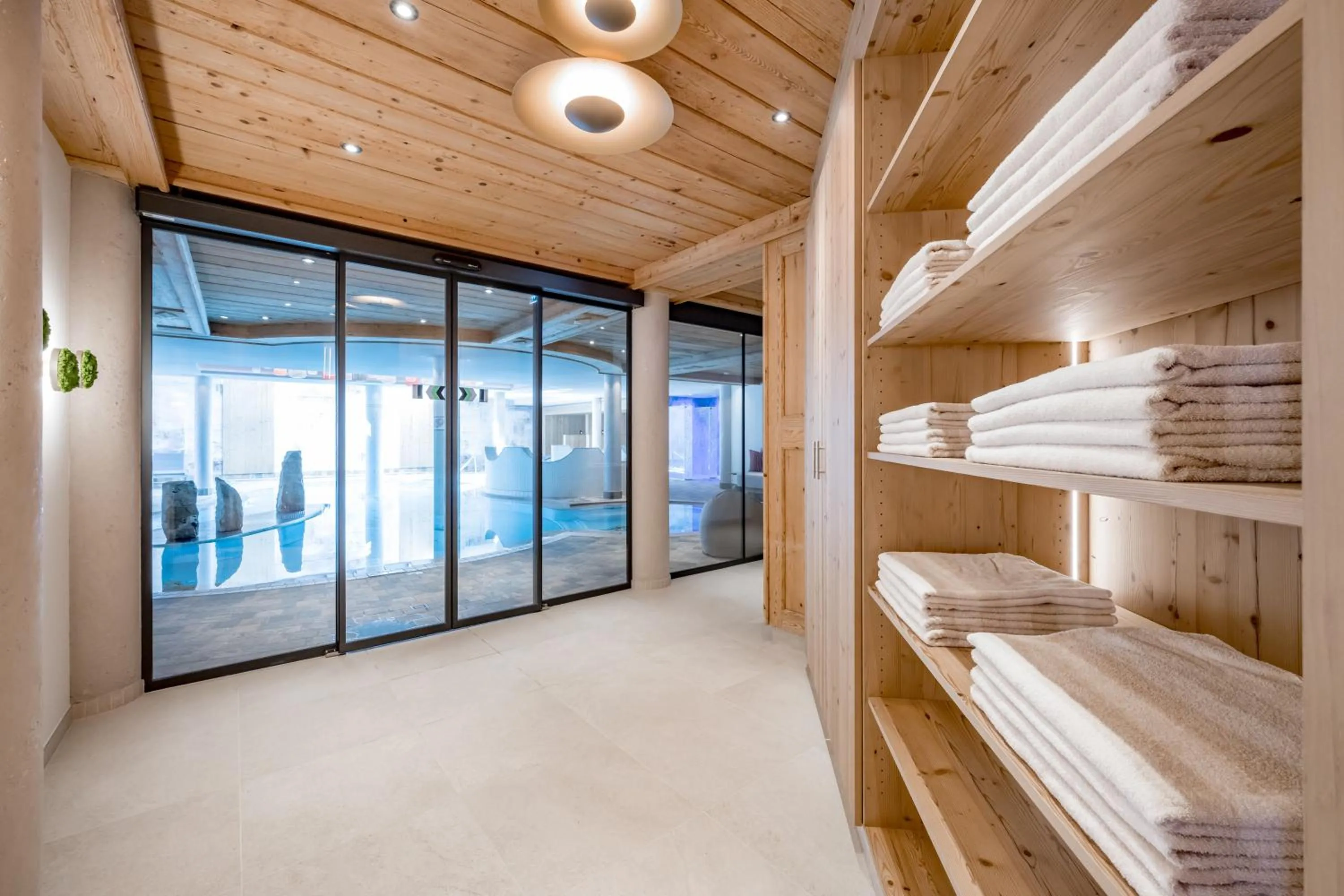 Swimming pool in Alpenromantik-Hotel Wirlerhof