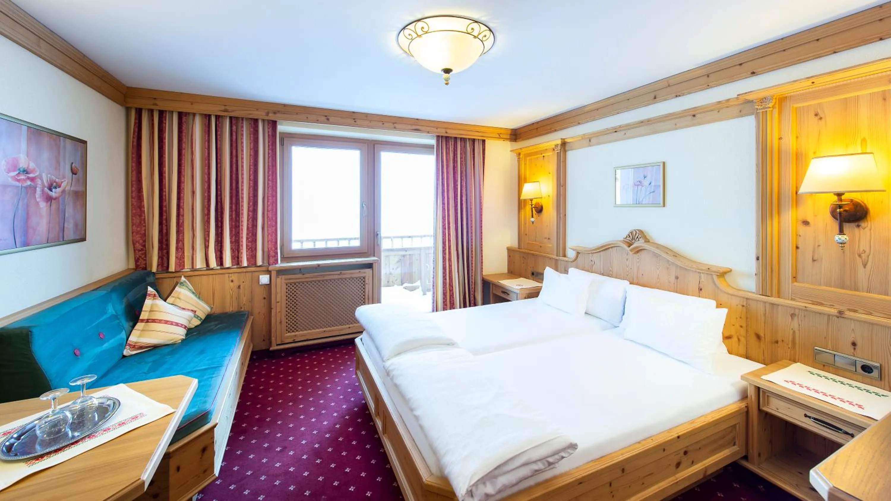 Photo of the whole room, Bed in Alpenromantik-Hotel Wirlerhof