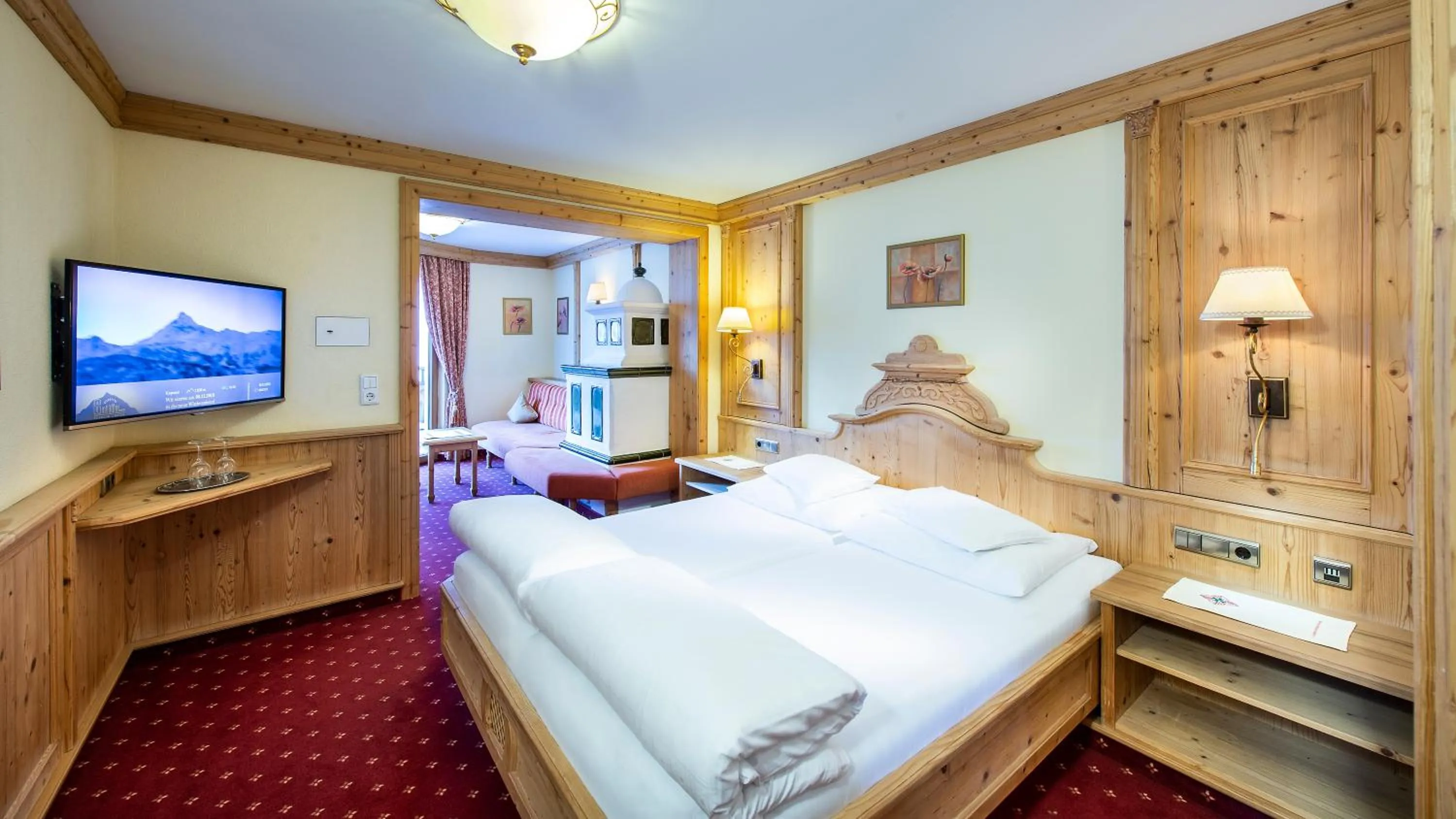 Photo of the whole room, Bed in Alpenromantik-Hotel Wirlerhof