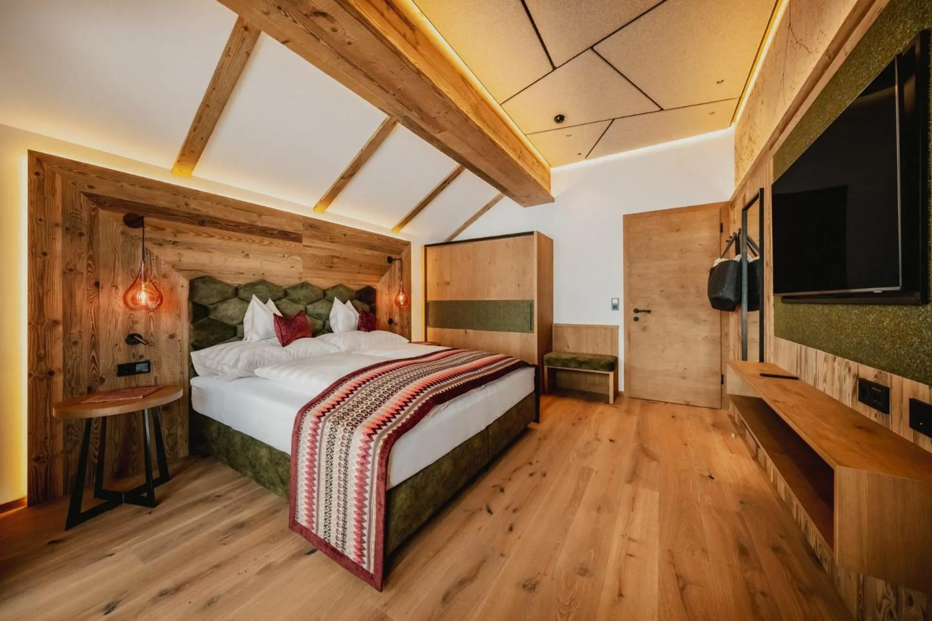 Bed in Alpenromantik-Hotel Wirlerhof