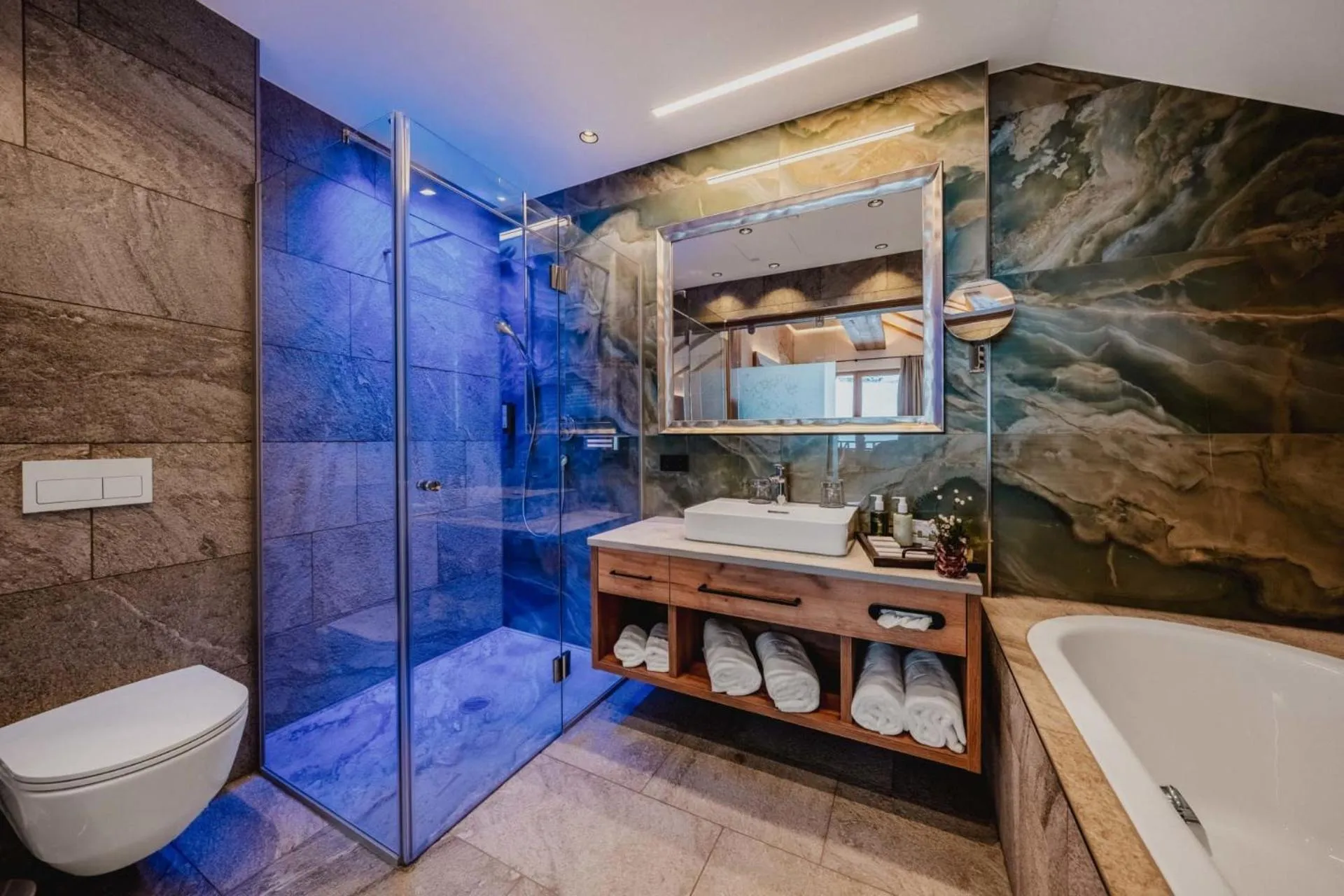 Shower in Alpenromantik-Hotel Wirlerhof