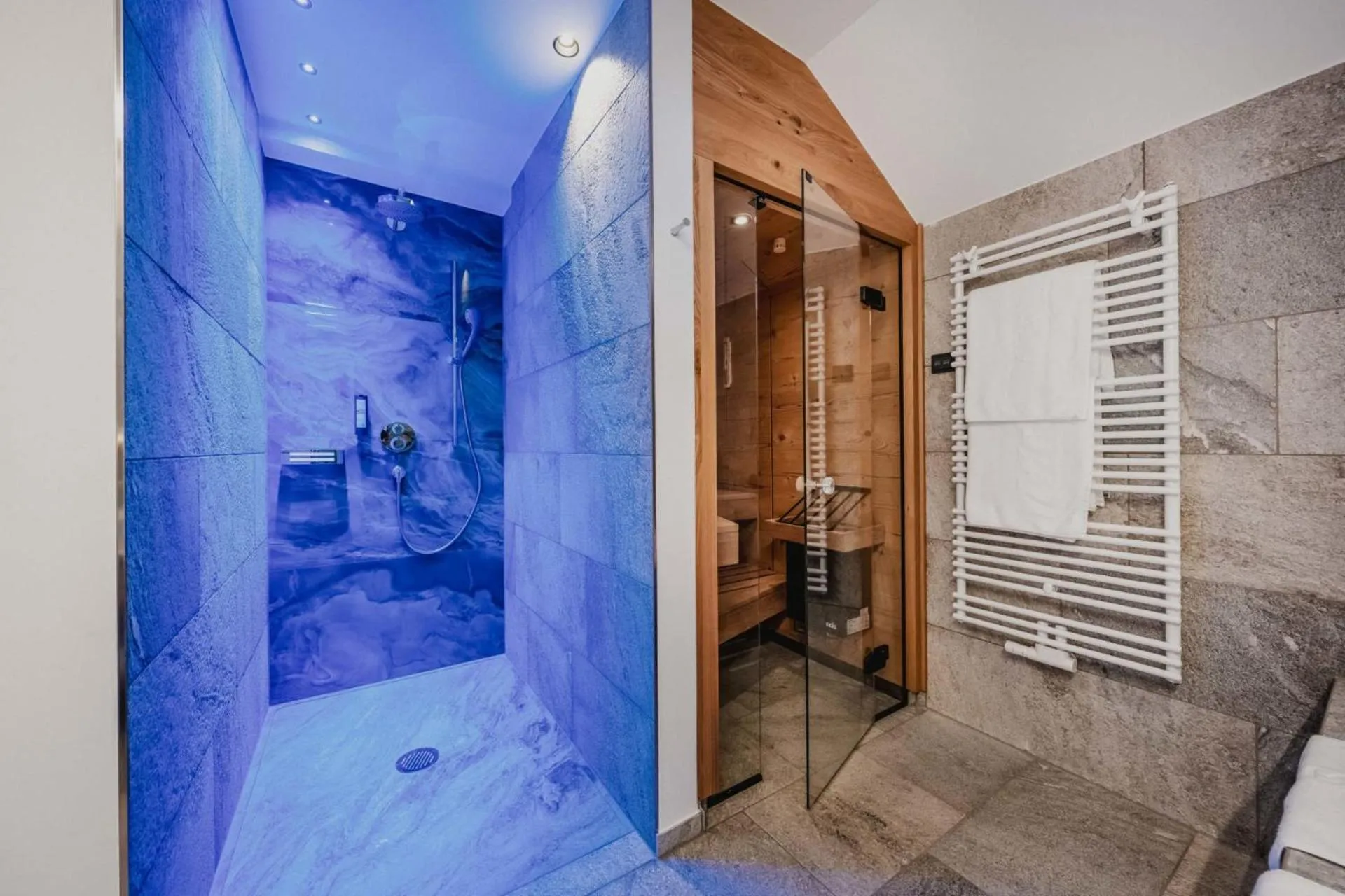 Shower in Alpenromantik-Hotel Wirlerhof