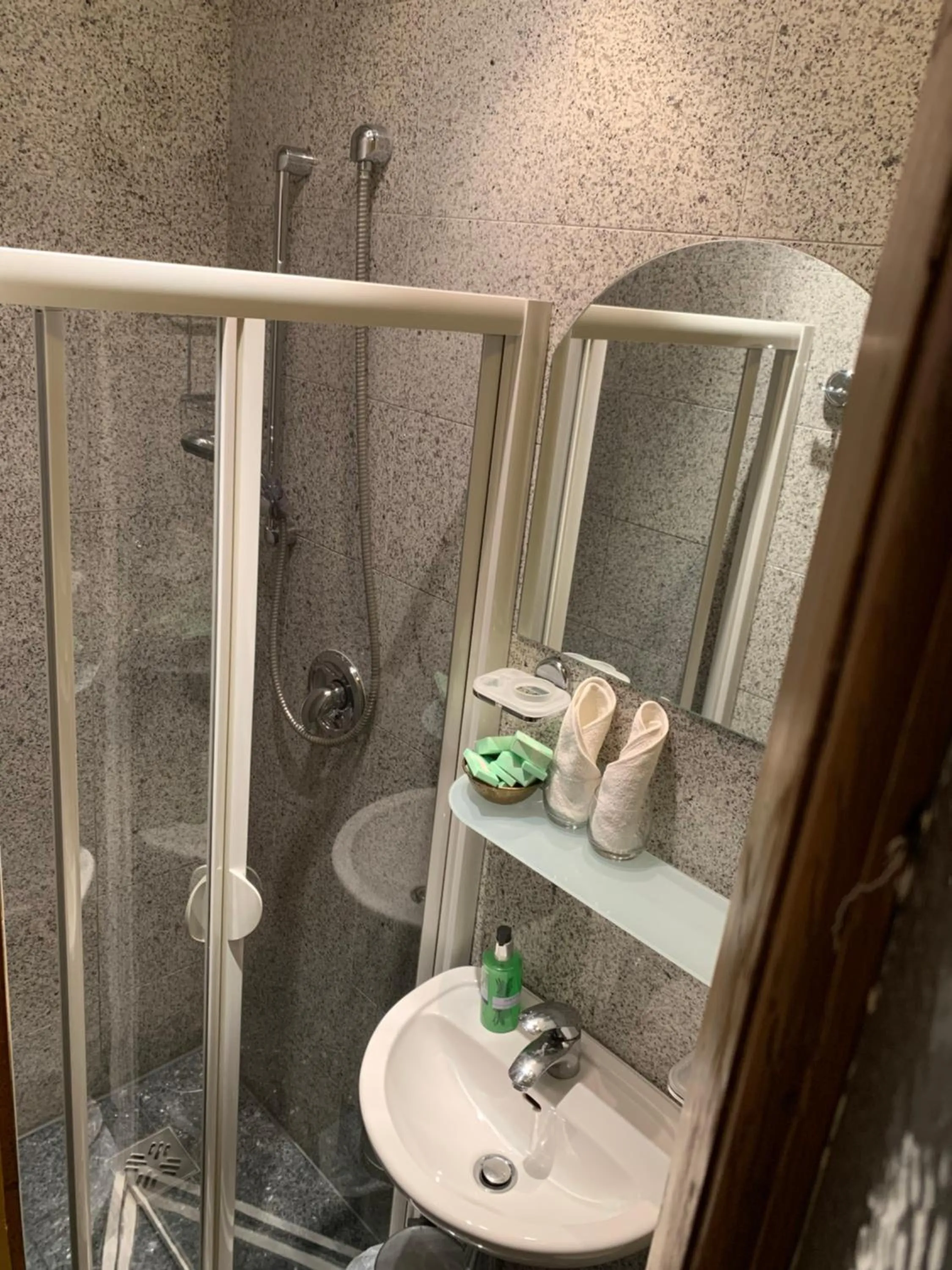 Bathroom in Kalmár Panzió