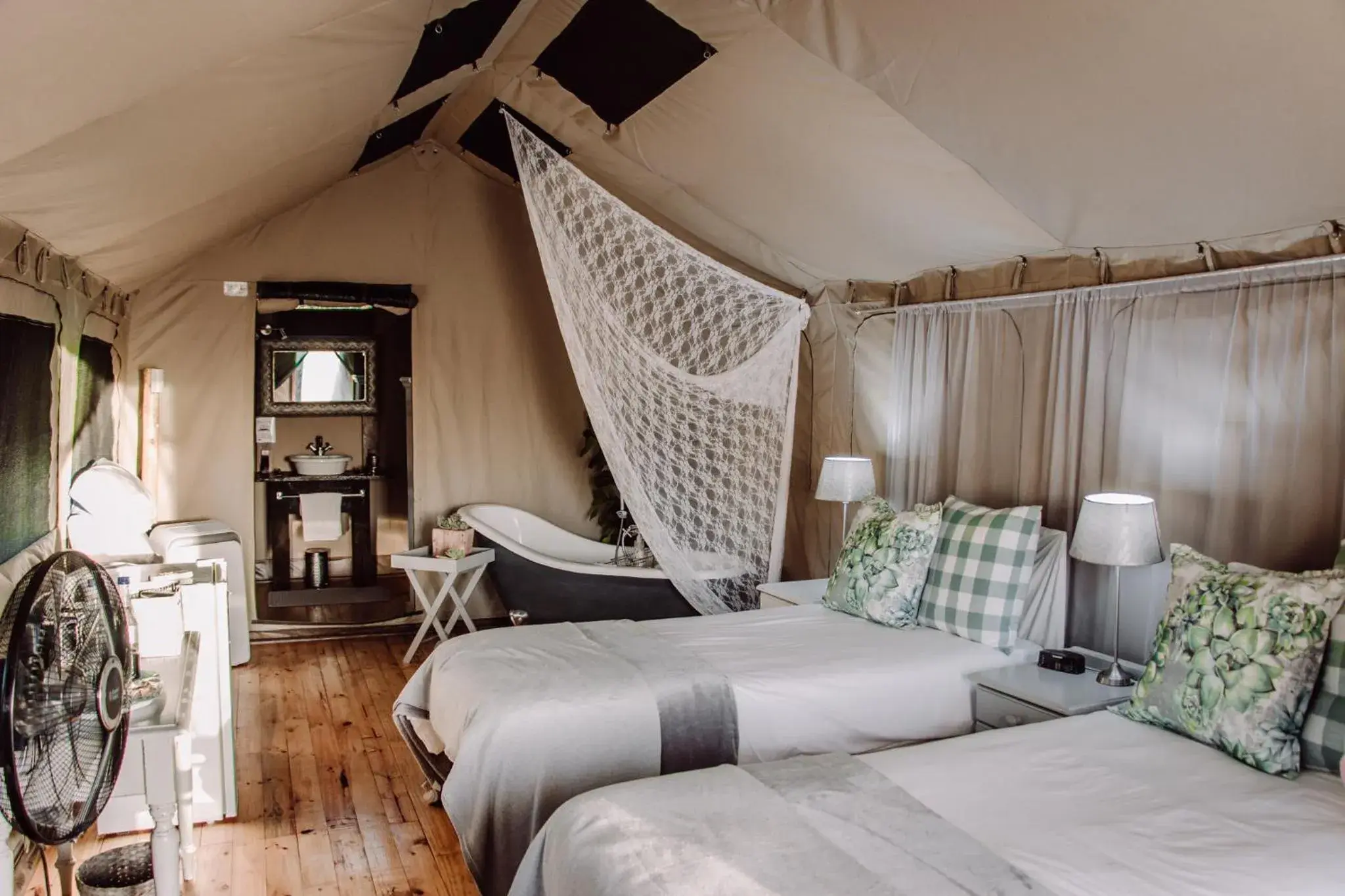 Deluxe Double or Twin Room with Mountain View - single occupancy in Chandelier Game Lodge Deluxe Double or Twin Room with Mountain View - single occupancy in Chandelier Game Lodge