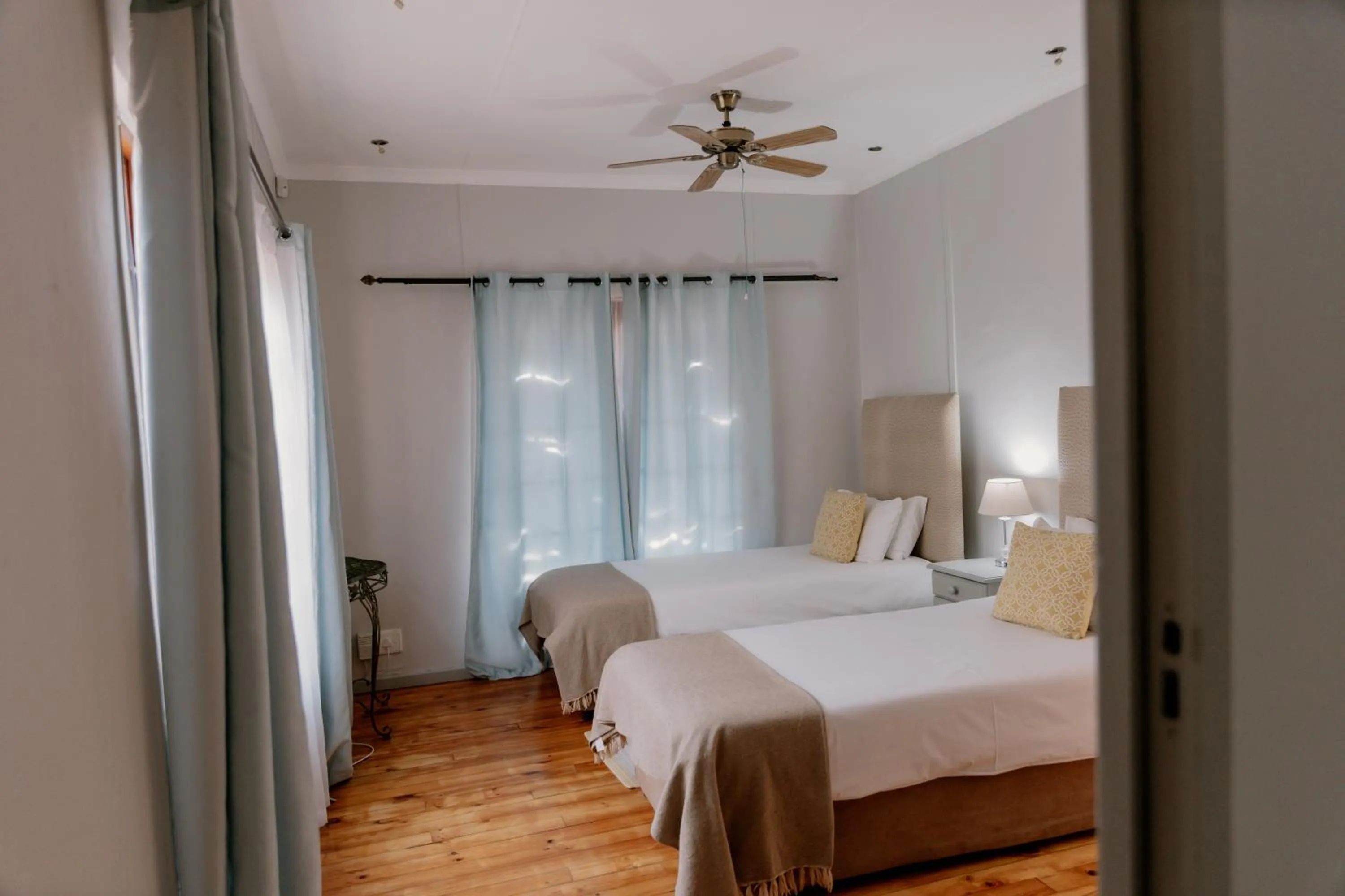 Bed in Chandelier Game Lodge