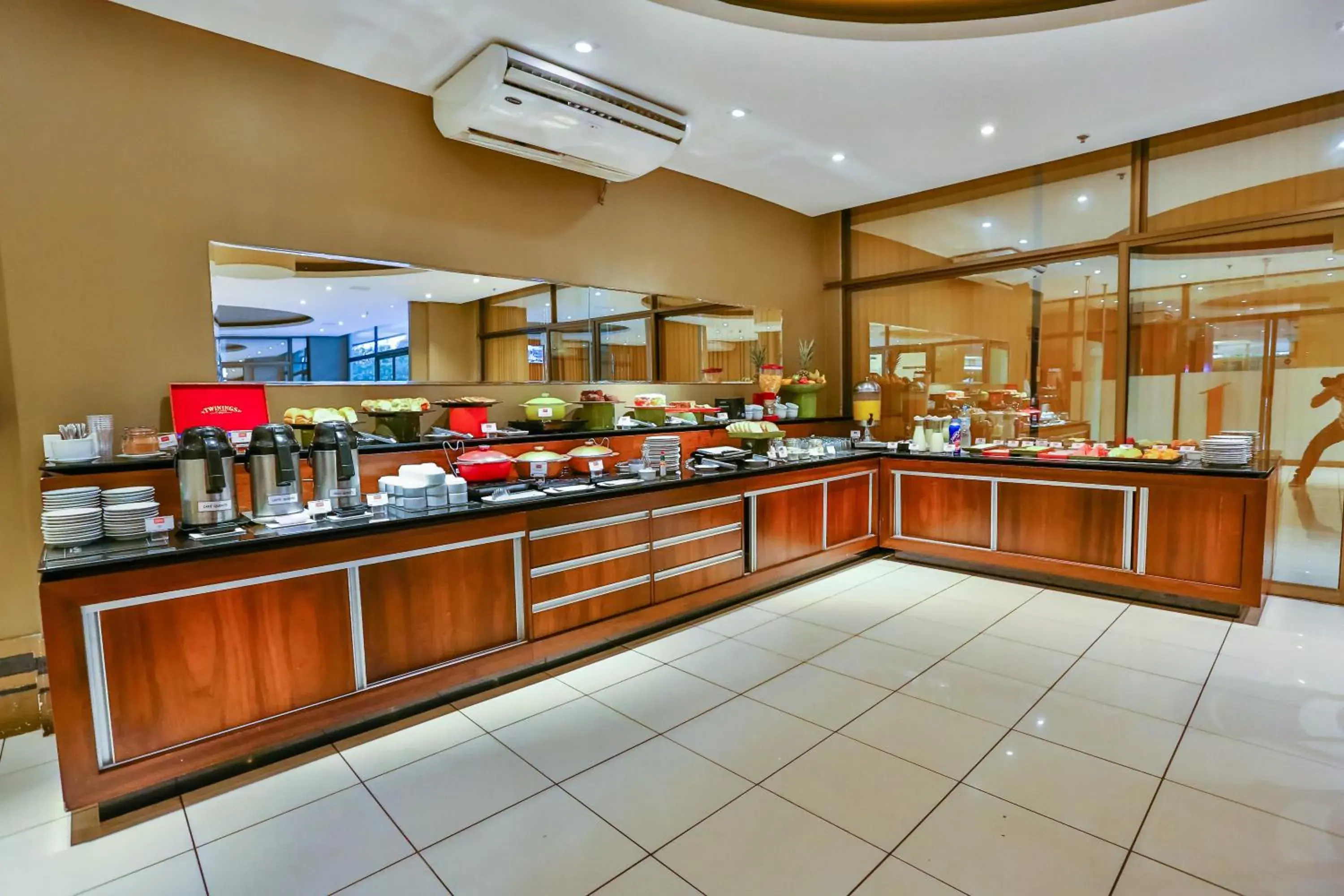 Restaurant/places to eat in Hotel Orizzonte Niteroi by Atlantica Restaurant/places to eat in Hotel Orizzonte Niteroi by Atlantica