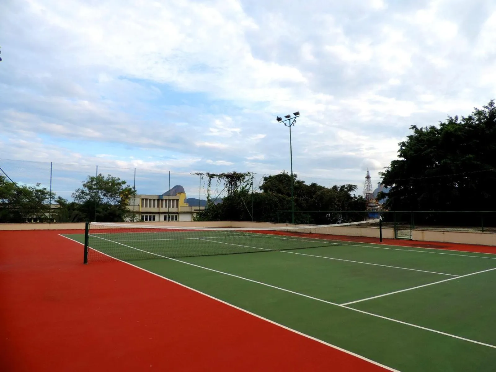 Tennis court in Hotel Orizzonte Niteroi by Atlantica