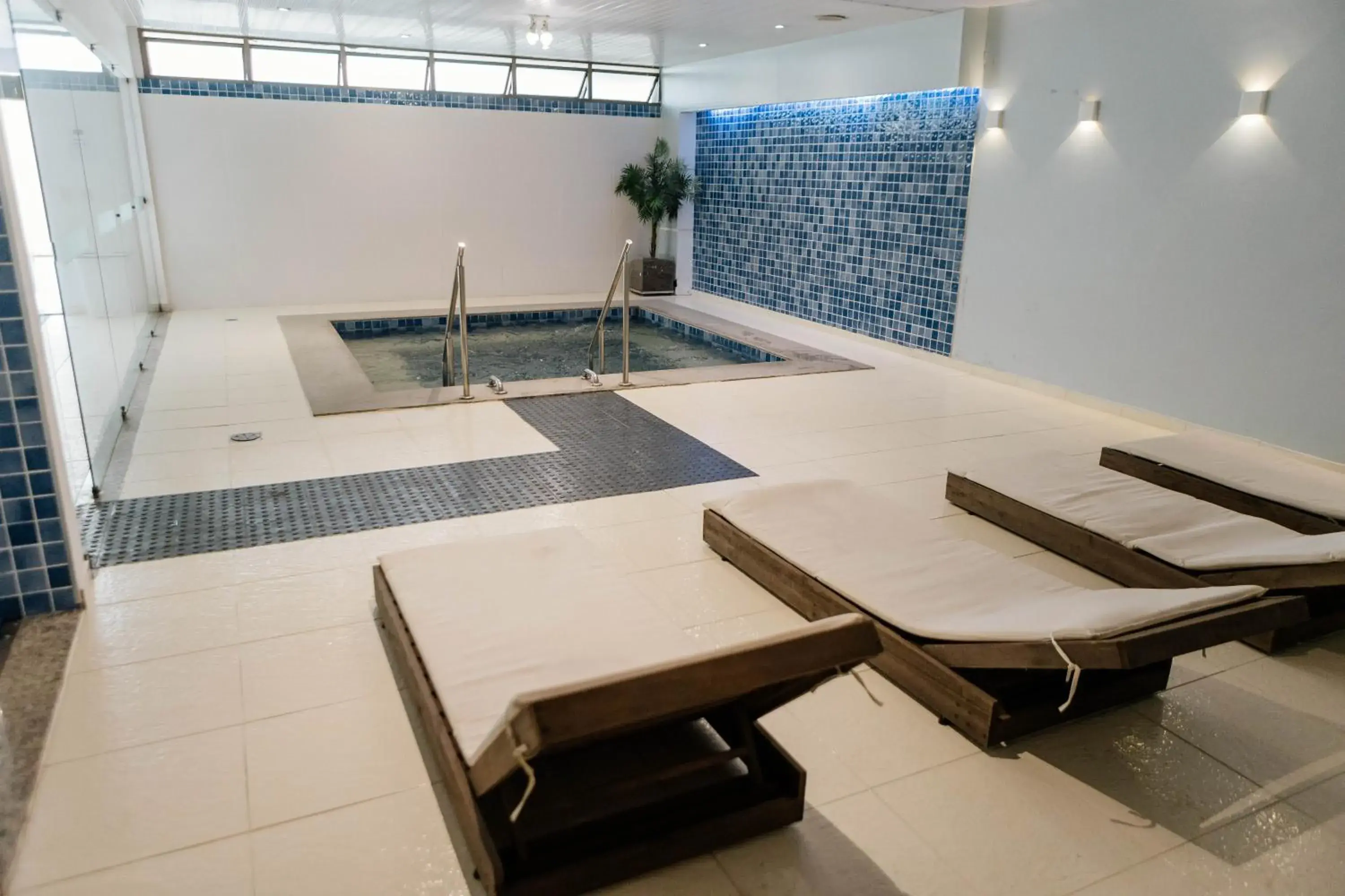 Swimming pool in Hotel Orizzonte Niteroi by Atlantica Swimming pool in Hotel Orizzonte Niteroi by Atlantica