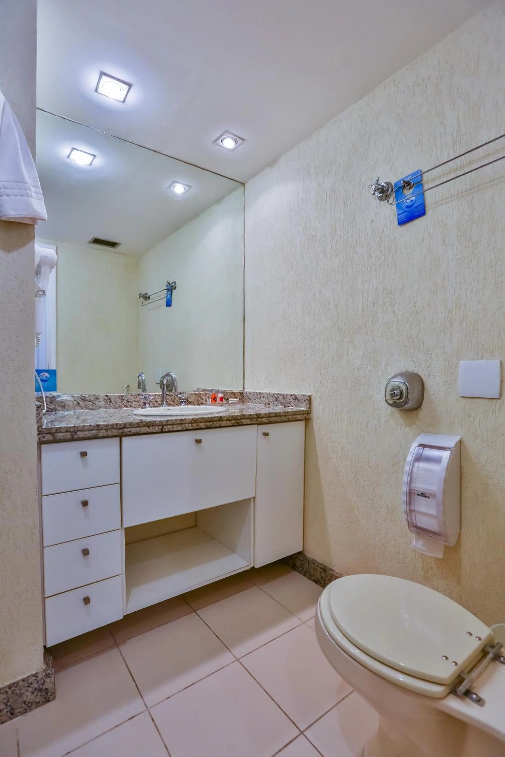 Bathroom in Hotel Orizzonte Niteroi by Atlantica