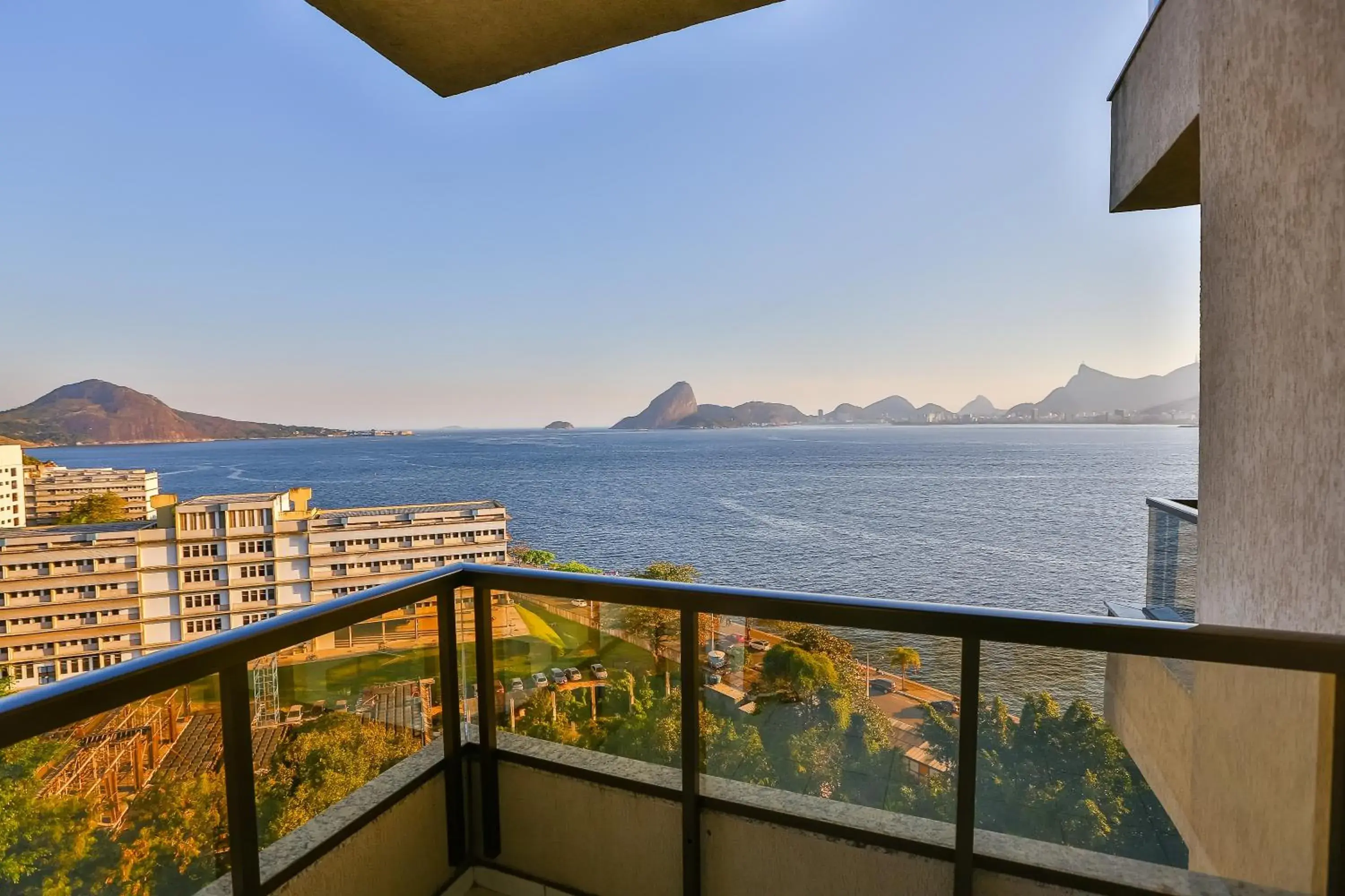 Luxury Suite with King Bed in Hotel Orizzonte Niteroi by Atlantica Luxury Suite with King Bed in Hotel Orizzonte Niteroi by Atlantica